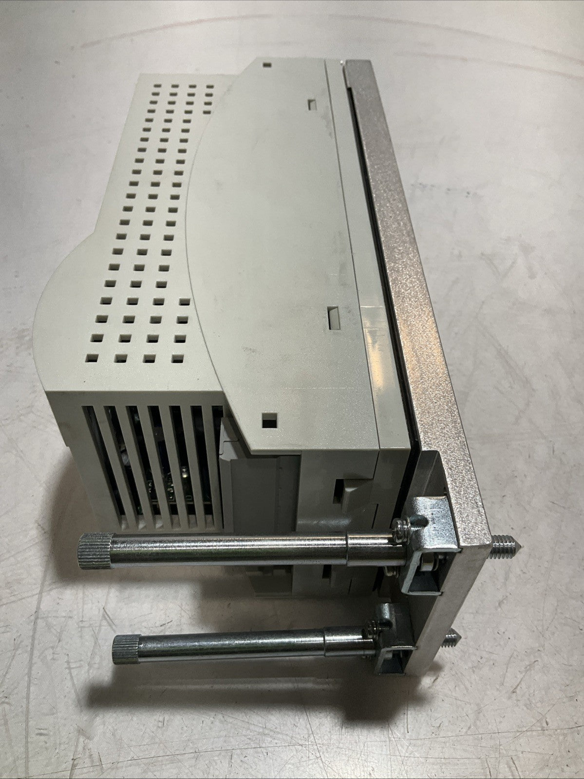 LENZE ECSCA008C4B SERVO DRIVE VARIABLE FREQUENCY CONTROLLER INVERTER XE25