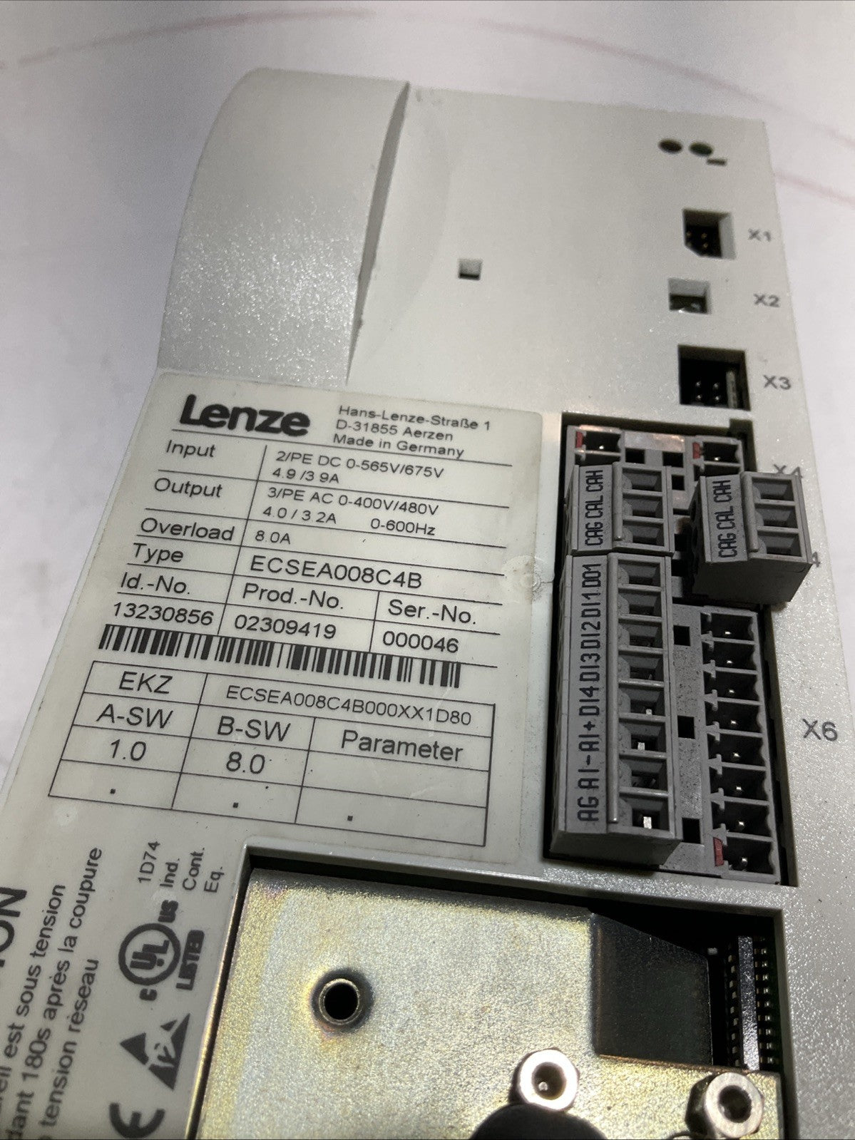 LENZE ECSEA008C4B DRIVE VARIABLE FREQUENCY CONTROLLER INVERTER XE25