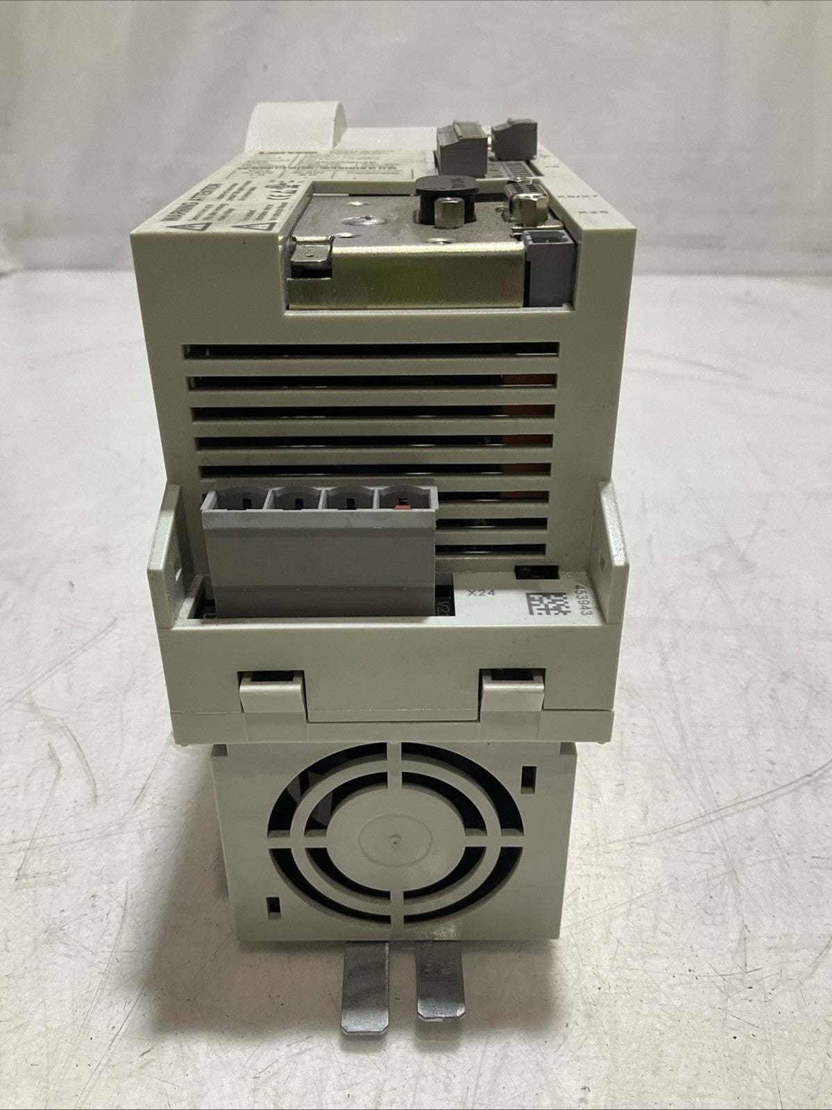 LENZE ECSEA008C4B DRIVE VARIABLE FREQUENCY CONTROLLER INVERTER XE25