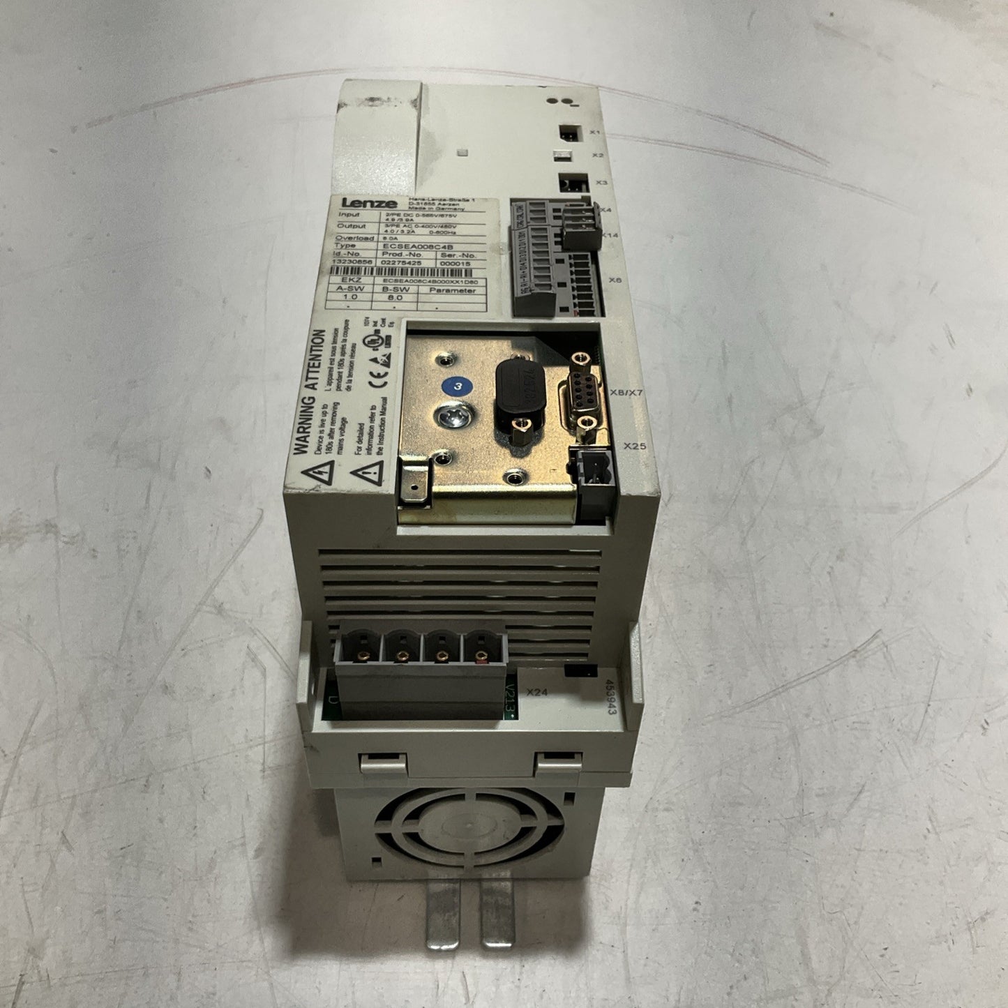 LENZE ECSEA008C4B DRIVE VARIABLE FREQUENCY CONTROLLER INVERTED XE25