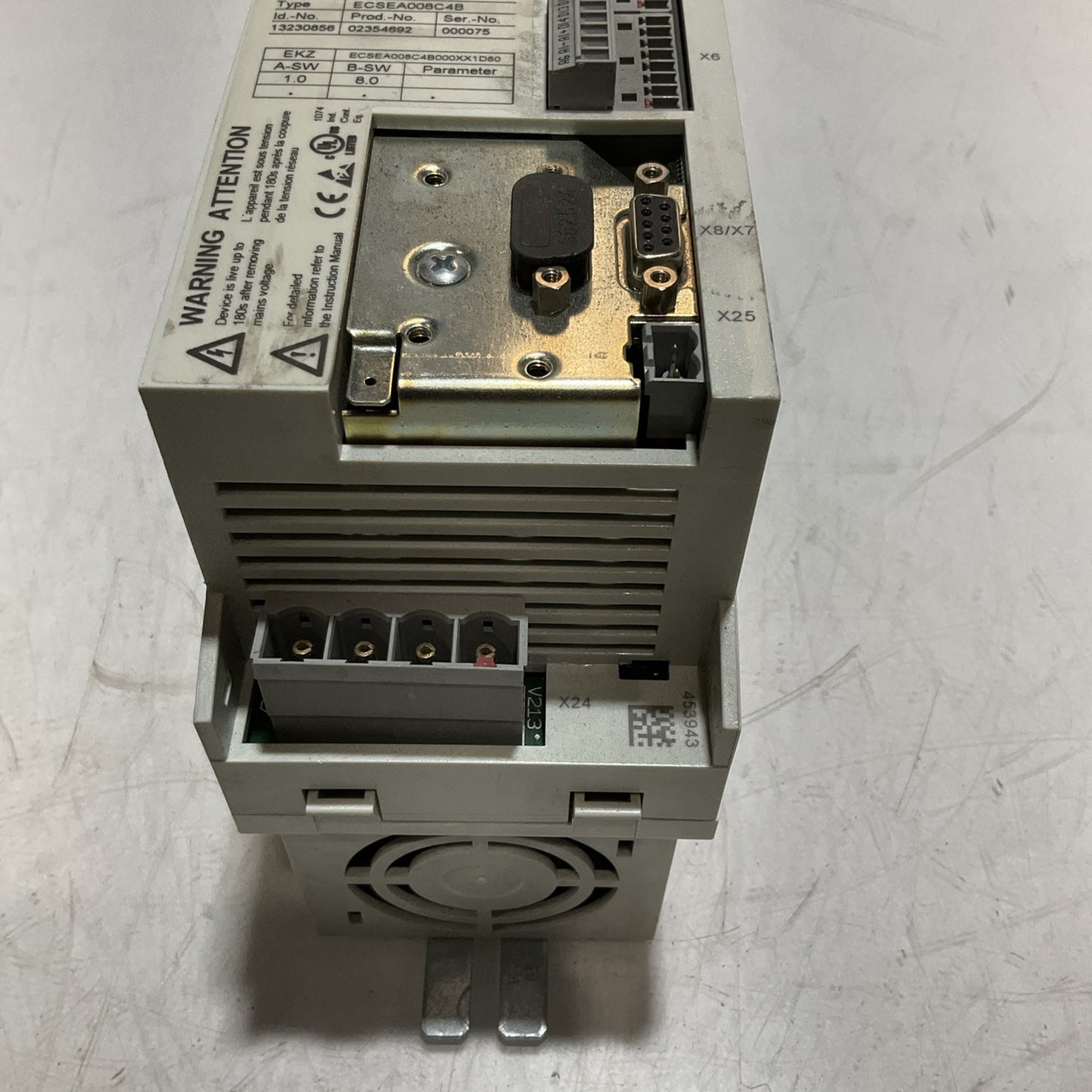 LENZE ECSEA008C4B SERVO DRIVE VARIABLE FREQUENCY CONTROLLER INVERTE XE25