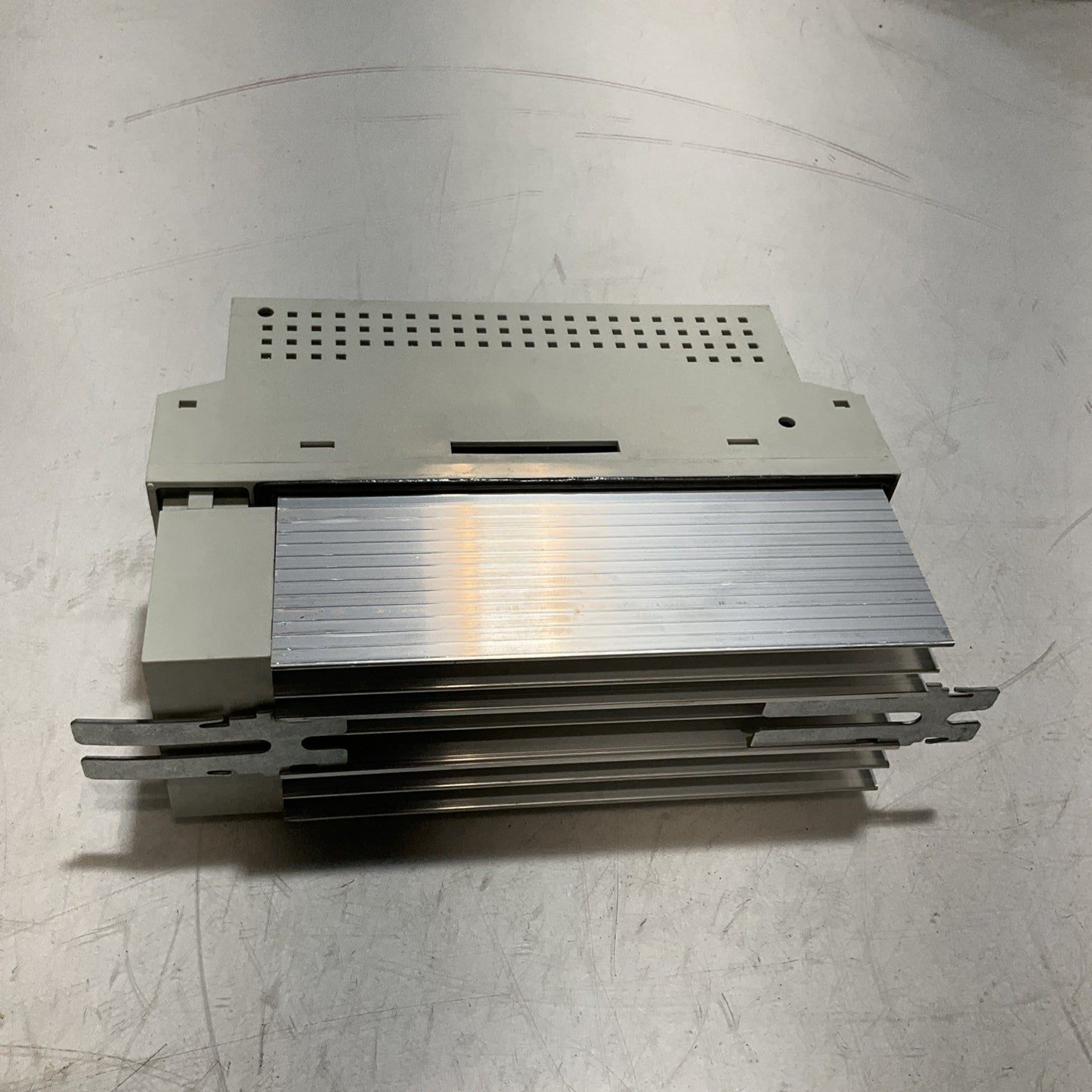 LENZE ECSEA008C4B SERVO DRIVE VARIABLE FREQUENCY CONTROLLER INVERTE XE25