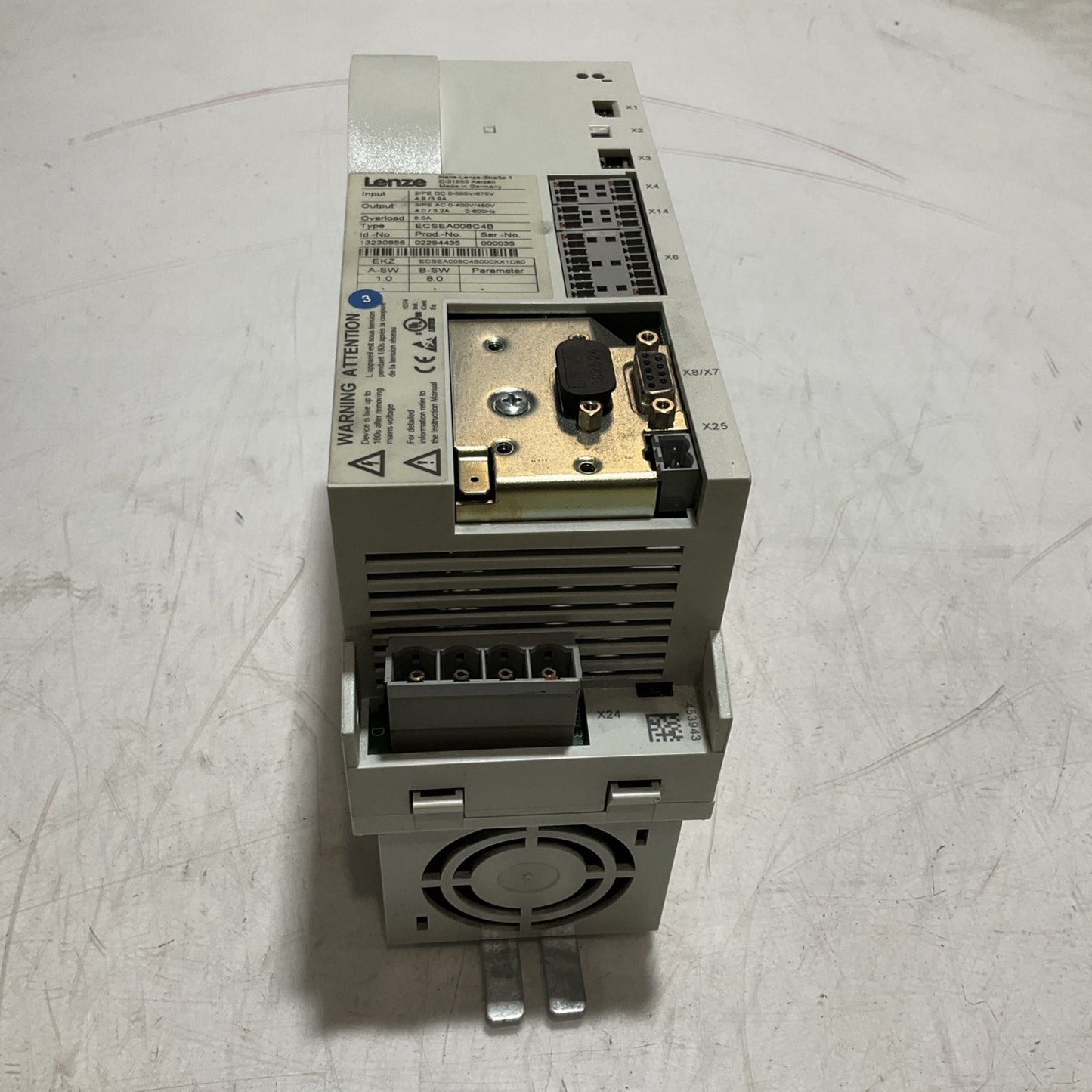 LENZE ECSEA008C4B SERVO DRIVE VARIABLE FREQUENCY CONTROLLER INVENTER XE25
