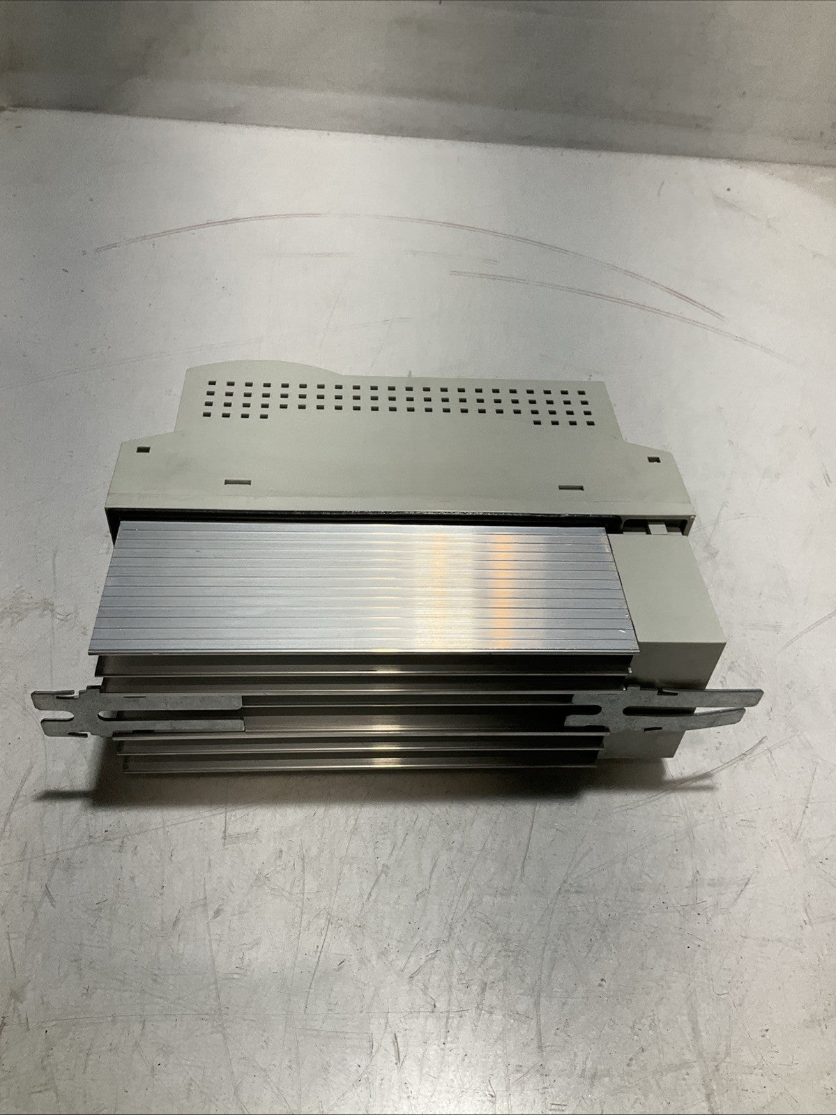 LENZE ECSEA008C4B DRIVE VARIABLE FREQUENCY CONTROLLER INVERTER XE25