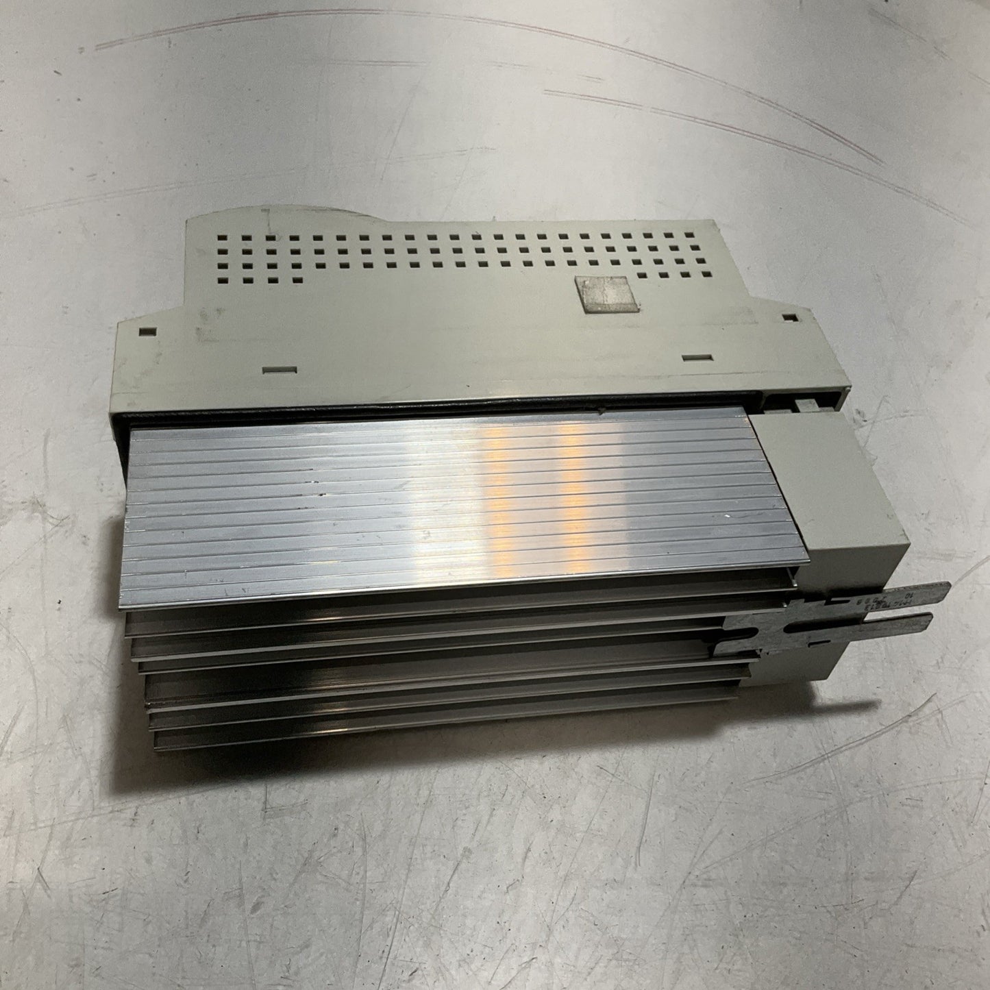 LENZE ECSEA008C4B DRIVE VARIABLE FREQUENCY CONTROLLER INVERTER XE25
