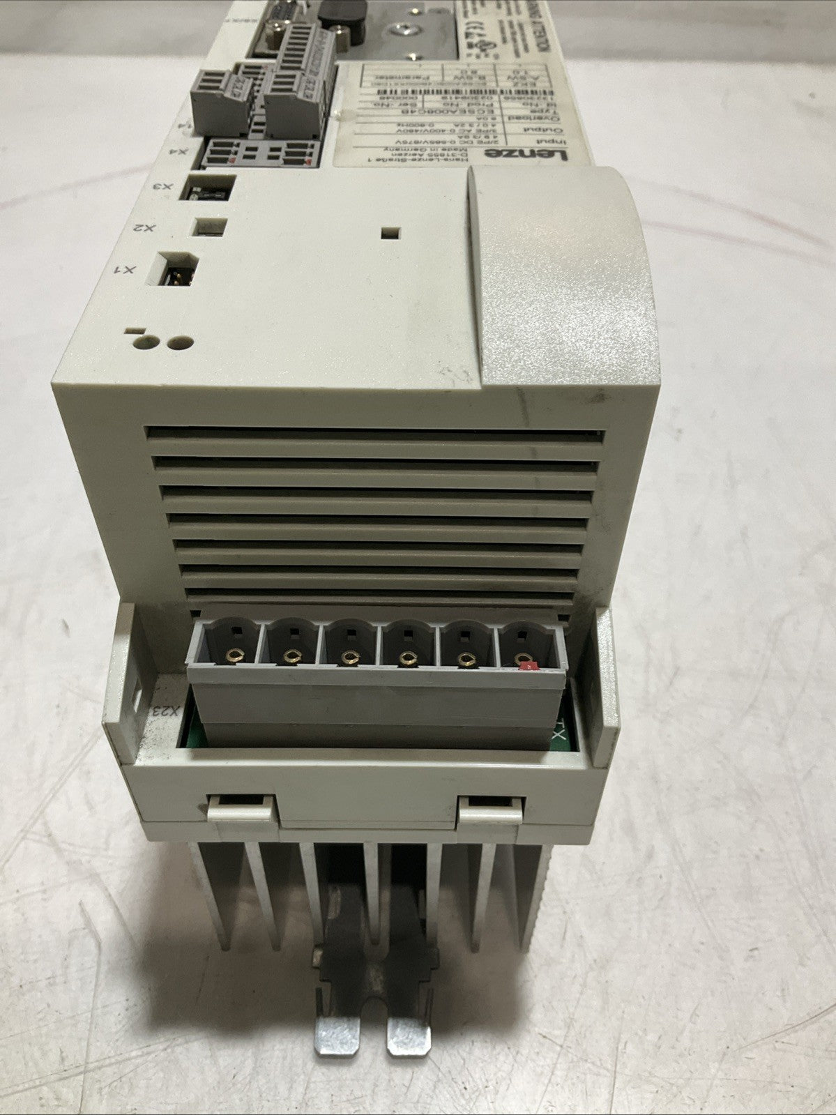 LENZE ECSEA008C4B DRIVE VARIABLE FREQUENCY CONTROLLER INVERTER XE25