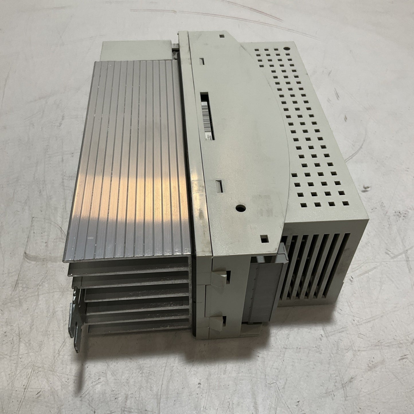 LENZE ECSEA008C4B SERVO DRIVE VARIABLE FREQUENCY CONTROLLER INVENTER XE25