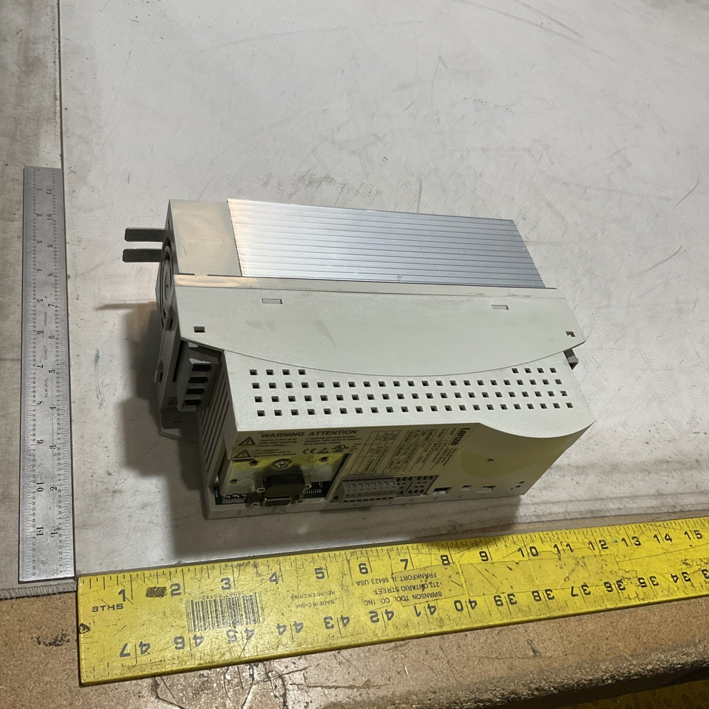 LENZE ECSEA008C4B SERVO DRIVE VARIABLE FREQUENCY CONTROLLER INVERTE XE25