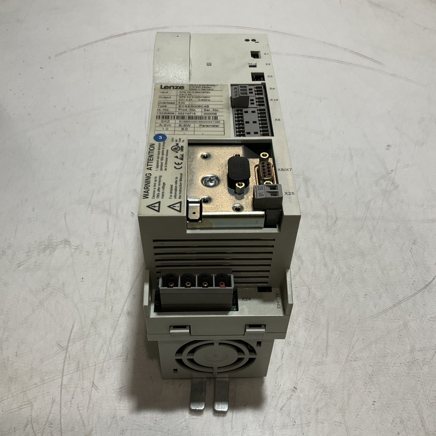 LENZE ECSEA008C4B DRIVE VARIABLE FREQUENCY CONTROLLER INVERTER XE25