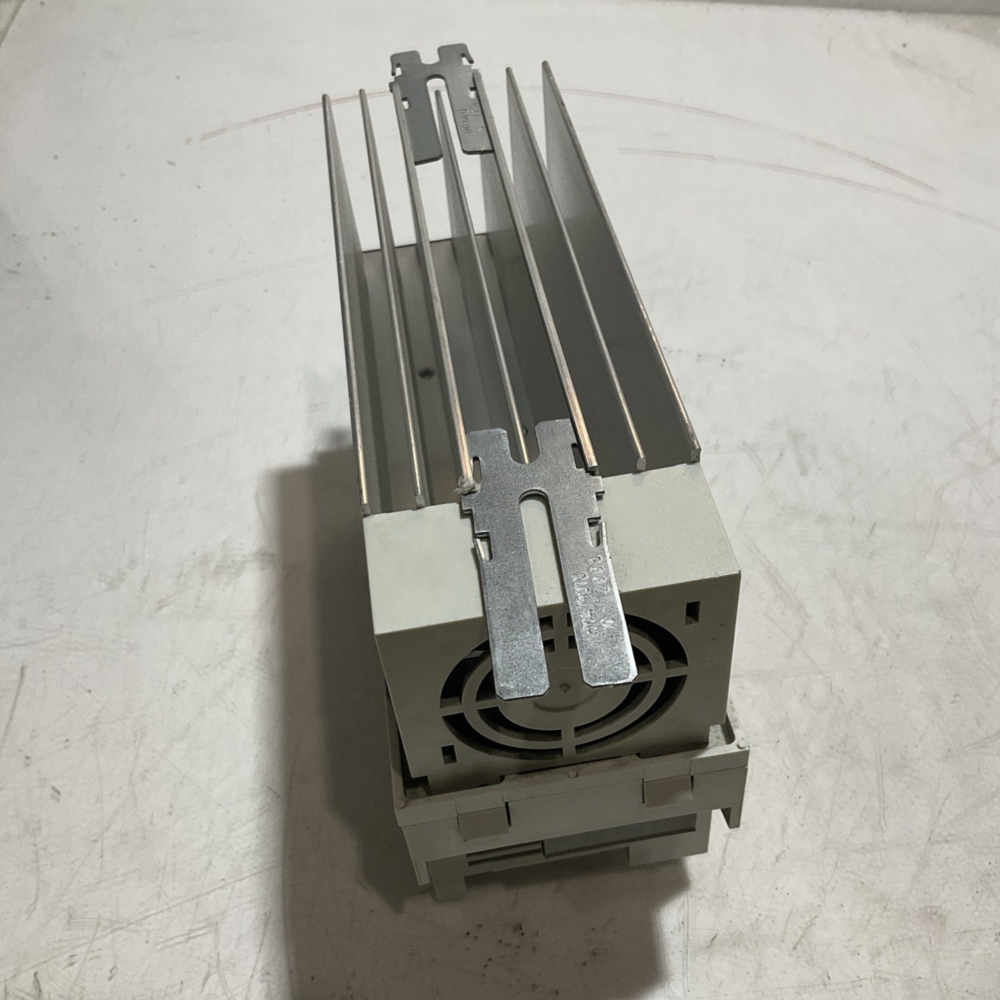 LENZE ECSEA008C4B SERVO DRIVE VARIABLE FREQUENCY CONTROLLER INVENTER XE25