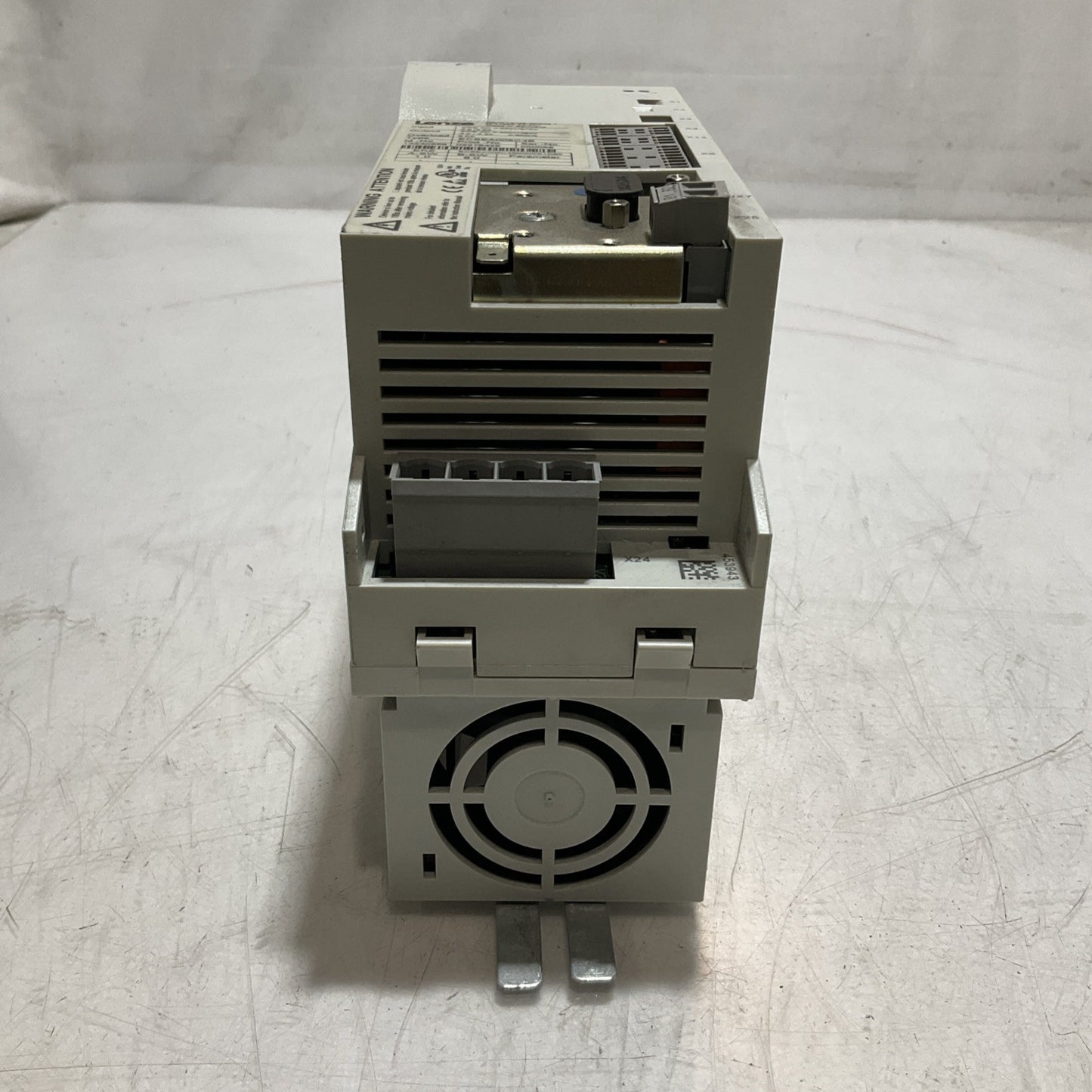 LENZE ECSEA008C4B DRIVE VARIABLE FREQUENCY CONTROLLER INVERTER XE25