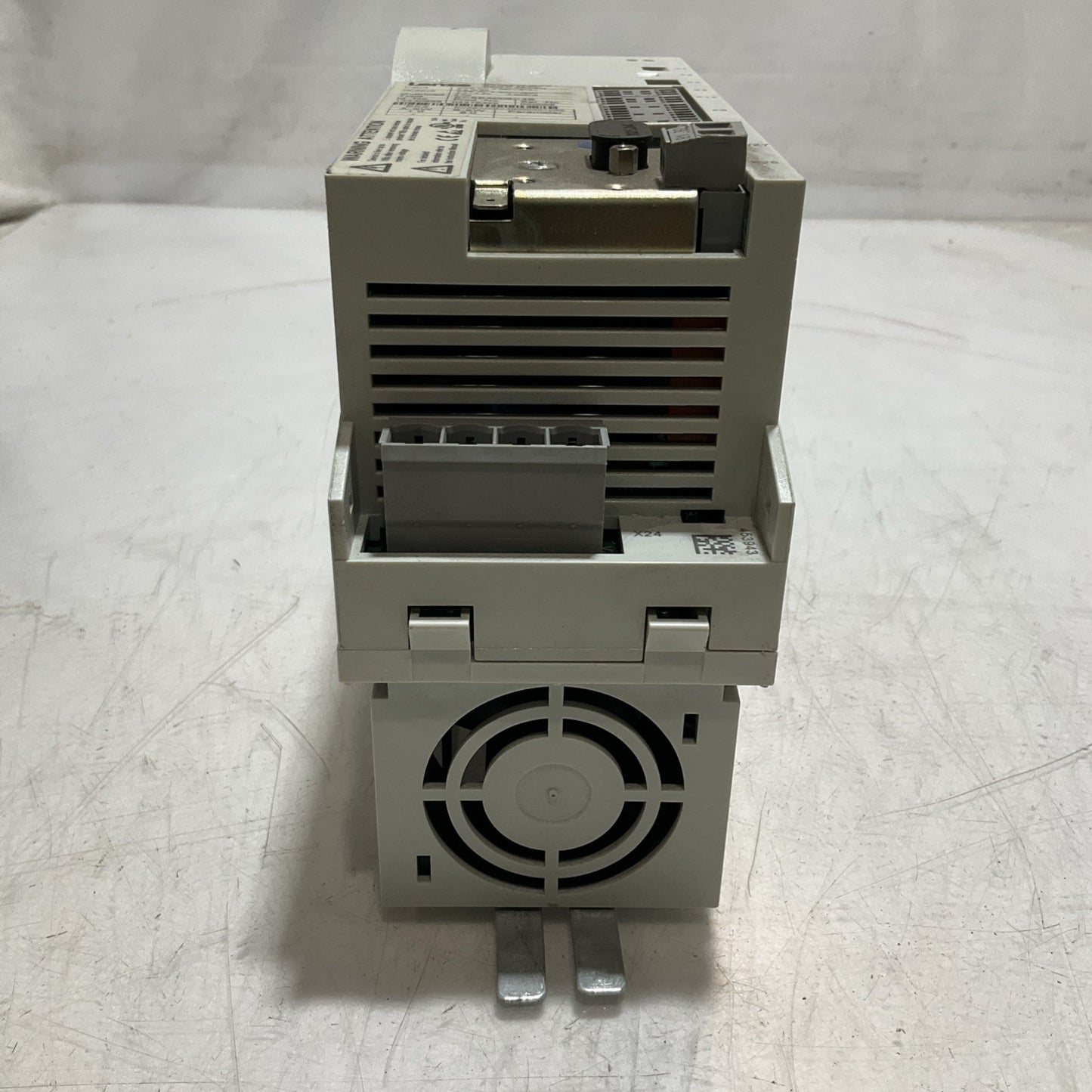 LENZE ECSEA008C4B DRIVE VARIABLE FREQUENCY CONTROLLER INVERTER XE25