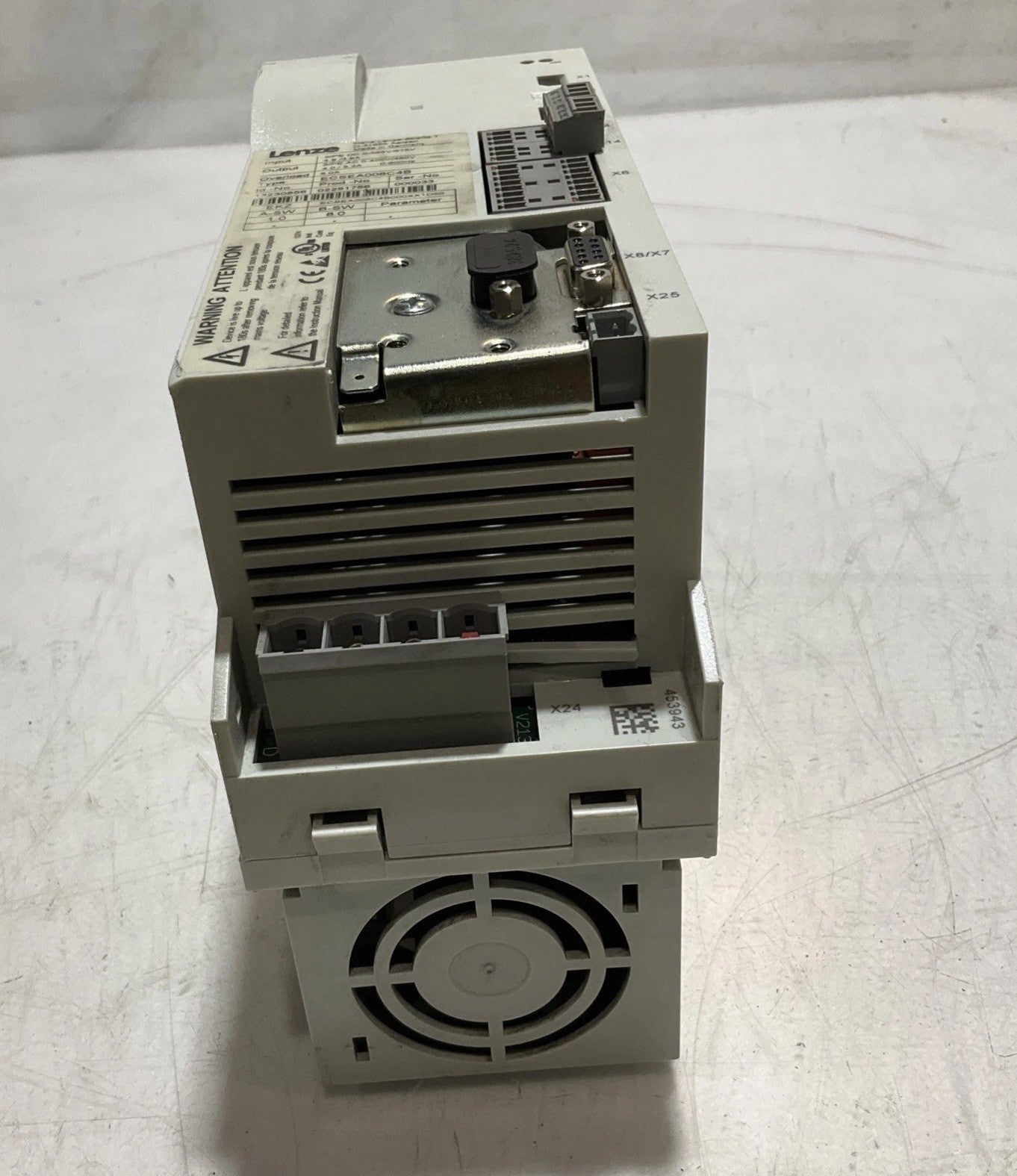 LENZE ECSEA008C4B DRIVE VARIABLE FREQUENCY CONTROLLER INVERTER XE25