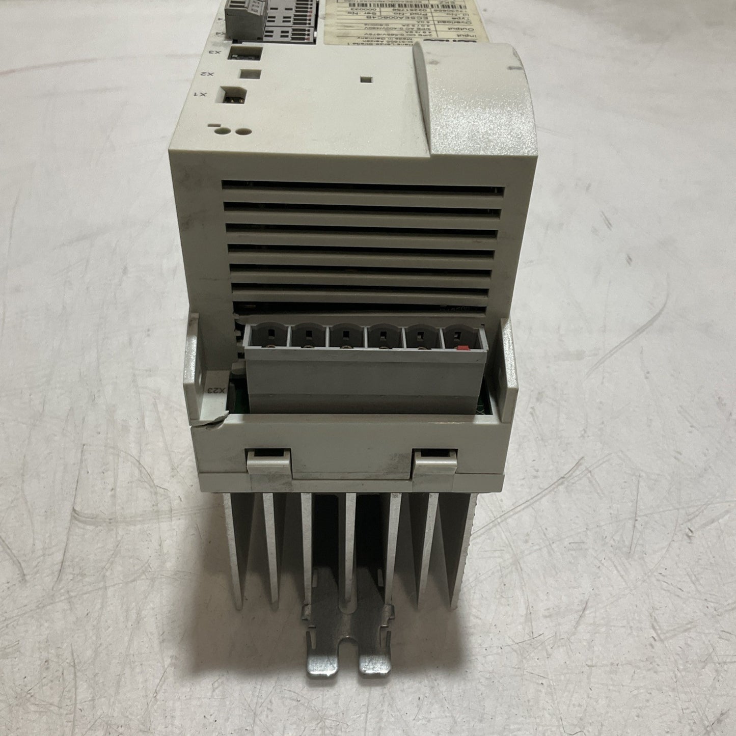 LENZE ECSEA008C4B DRIVE VARIABLE FREQUENCY CONTROLLER INVERTER XE25