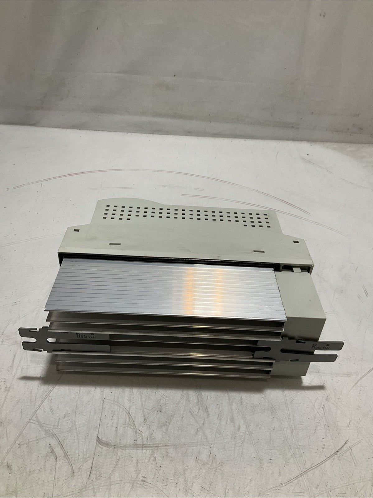 LENZE ECSEA008C4B DRIVE VARIABLE FREQUENCY CONTROLLER INVERTER XE25