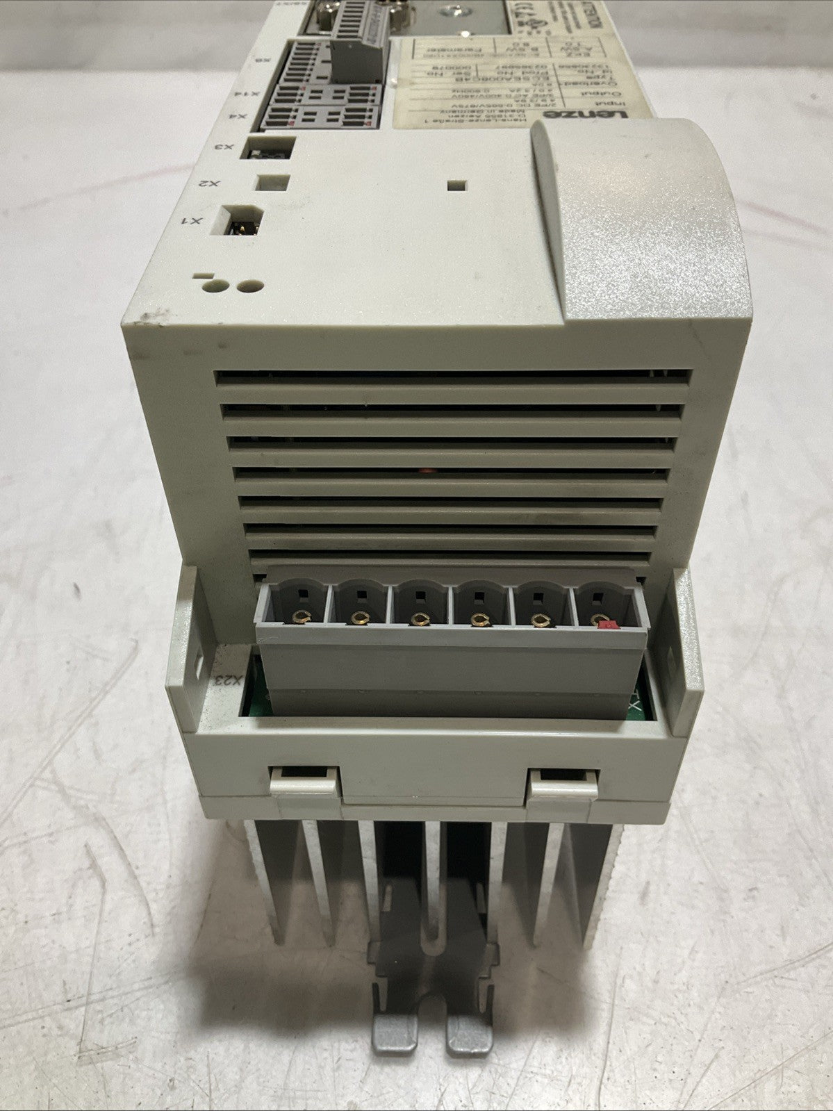 LENZE ECSEA008C4B DRIVE VARIABLE FREQUENCY CONTROLLER INVERTER XE25