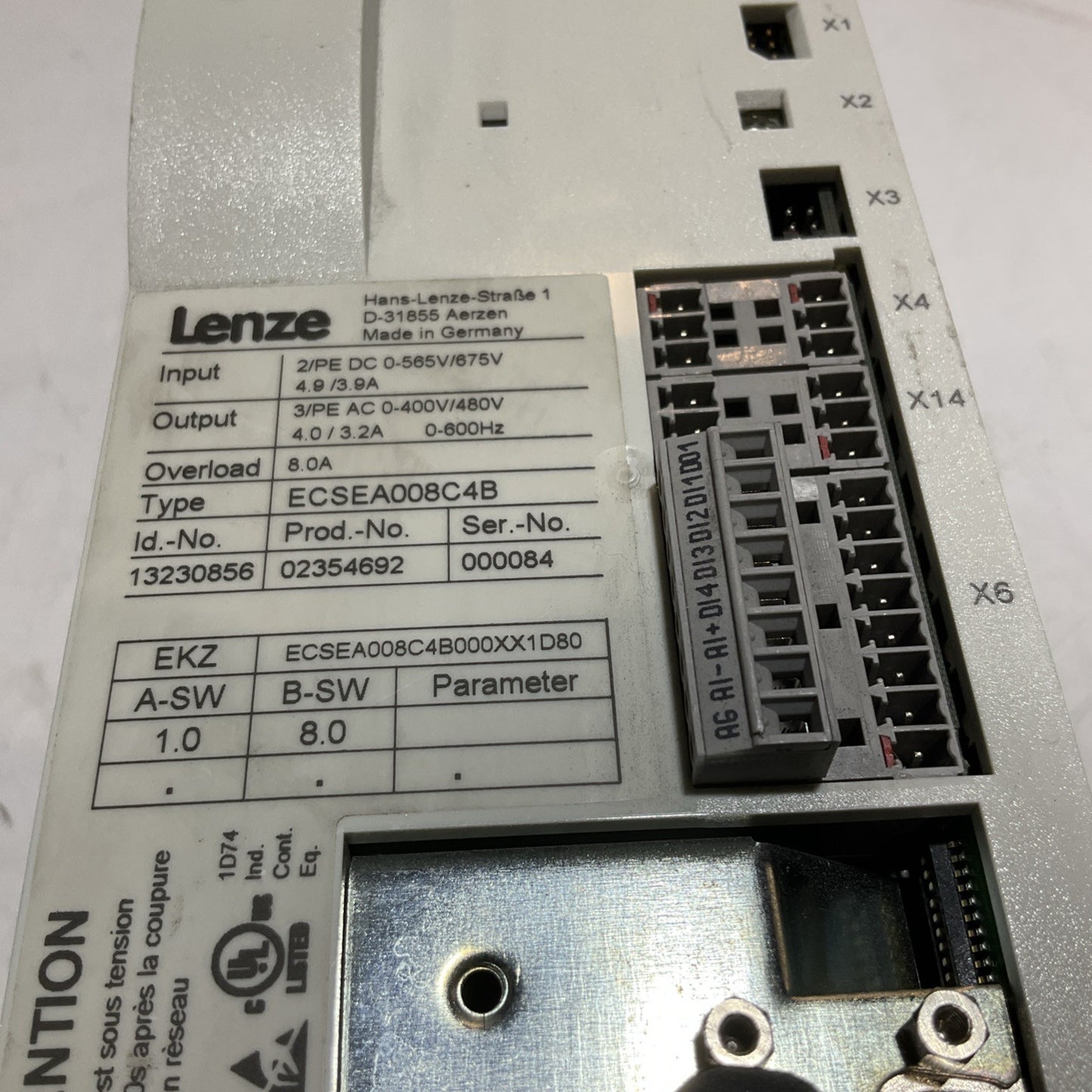 LENZE ECSEA008C4B SERVO DRIVE VARIABLE FREQUENCY CONTROLLER INVERTER XE25