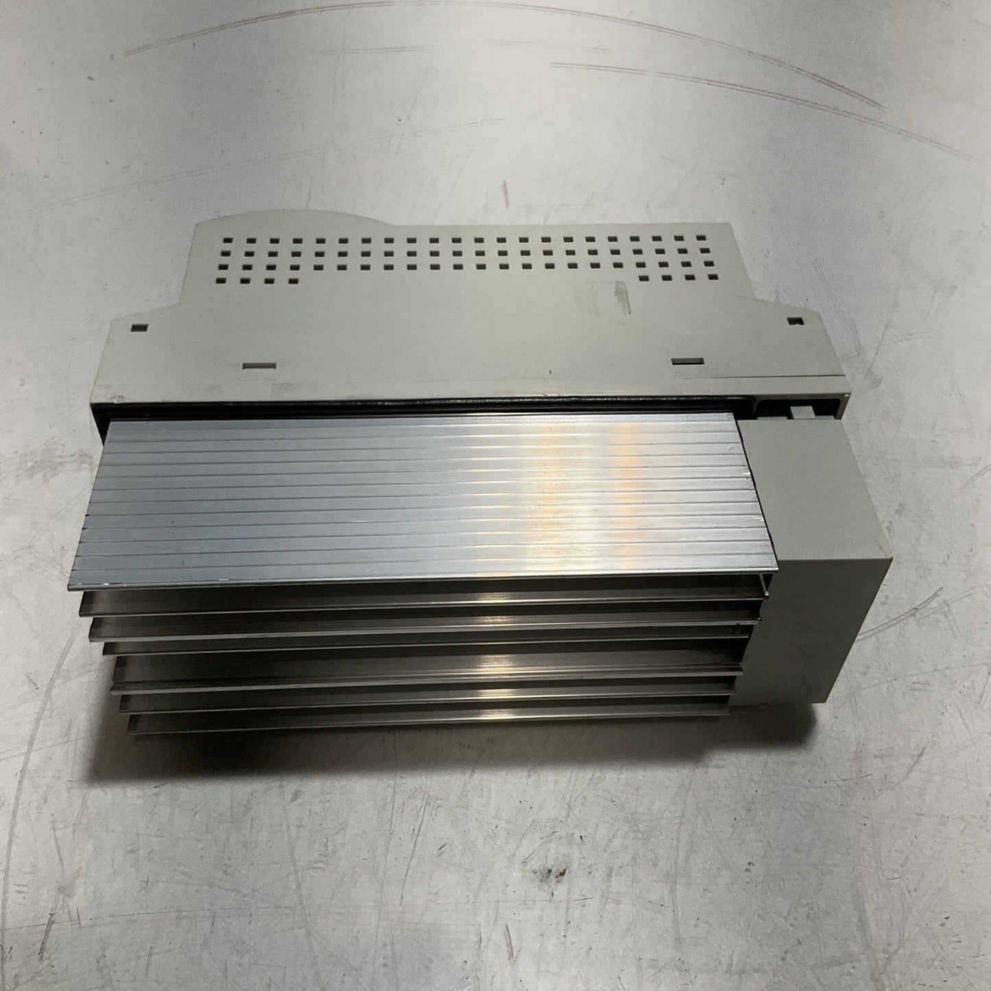 LENZE ECSEA008C4B DRIVE VARIABLE FREQUENCY CONTROLLER INVERTER XE25