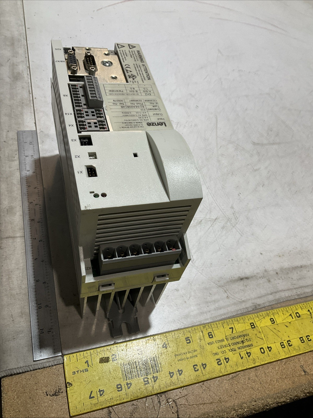 LENZE ECSEA008C4B DRIVE VARIABLE FREQUENCY CONTROLLER INVERTER XE25