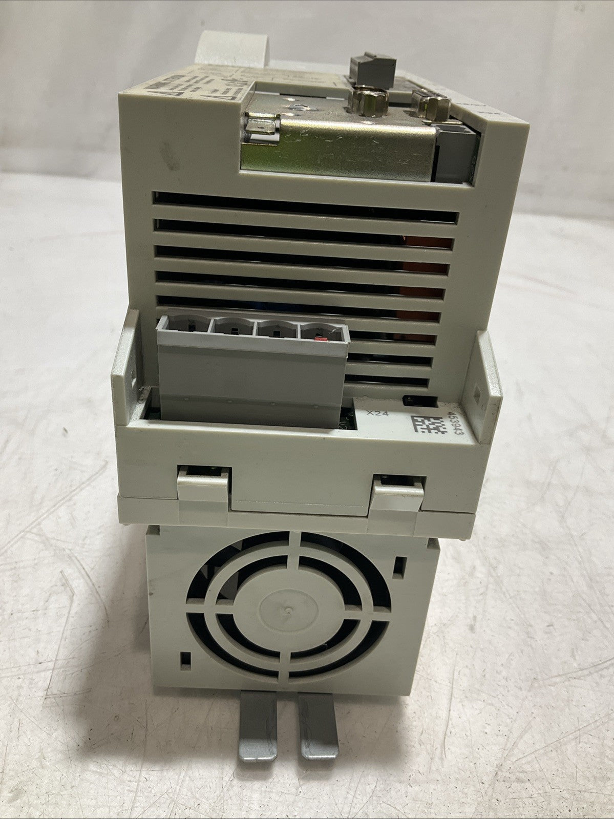 LENZE ECSEA008C4B DRIVE VARIABLE FREQUENCY CONTROLLER INVERTER XE25