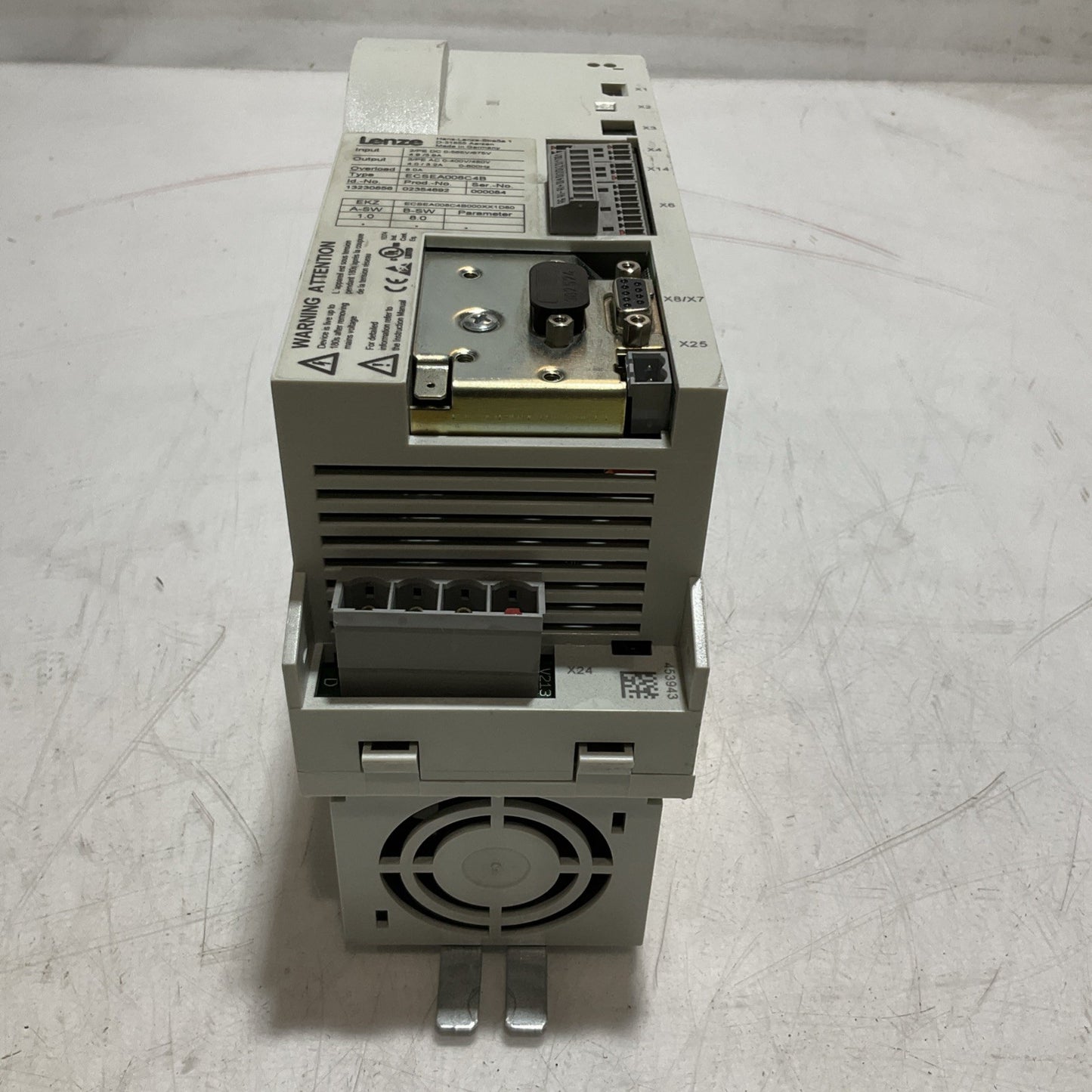 LENZE ECSEA008C4B SERVO DRIVE VARIABLE FREQUENCY CONTROLLER INVERTER XE25