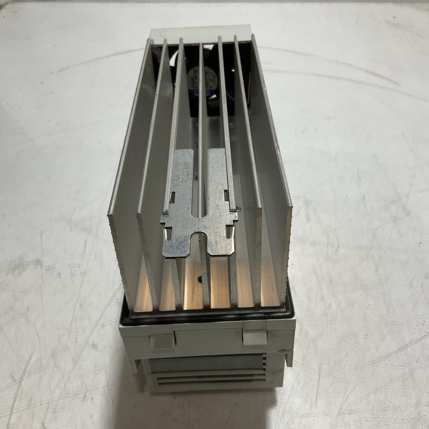 LENZE ECSEA008C4B DRIVE VARIABLE FREQUENCY CONTROLLER INVERTER XE25