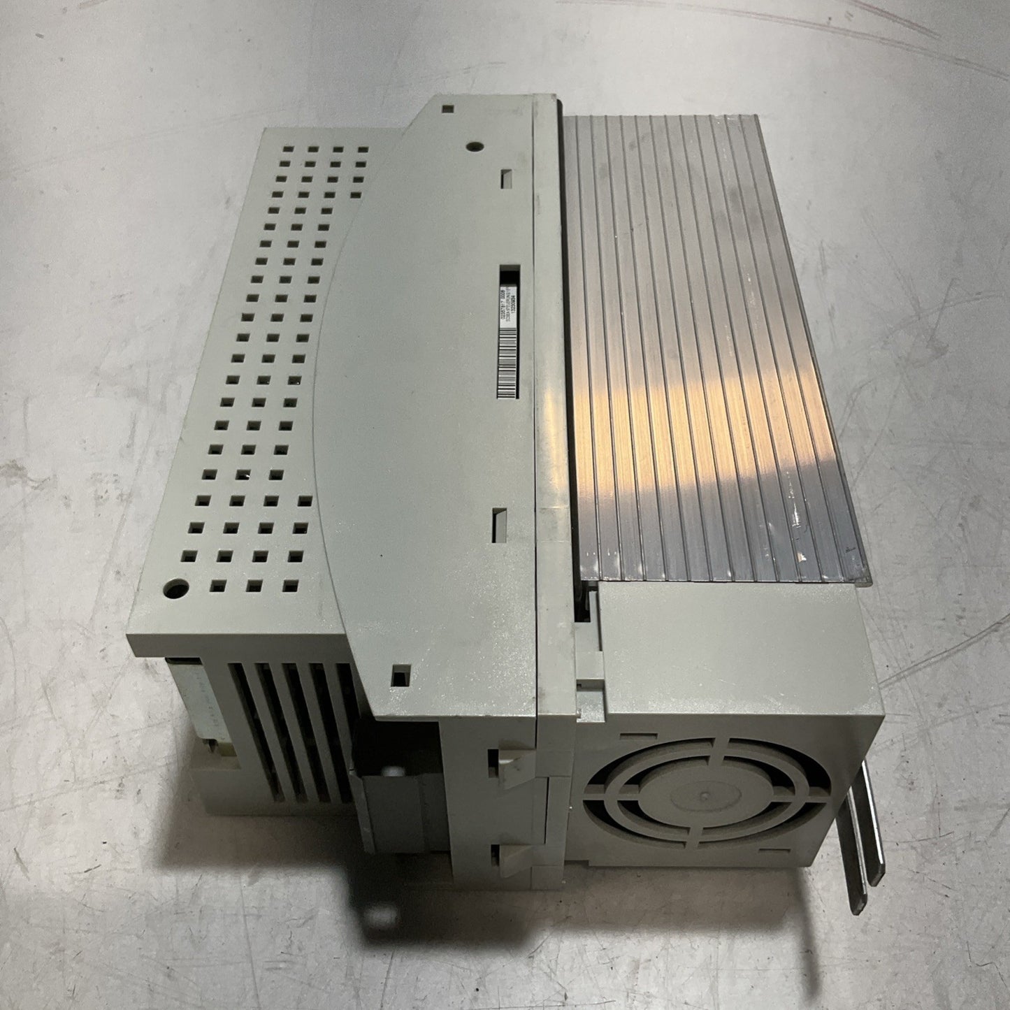LENZE ECSEA008C4B SERVO DRIVE VARIABLE FREQUENCY CONTROLLER INVERTER XE25