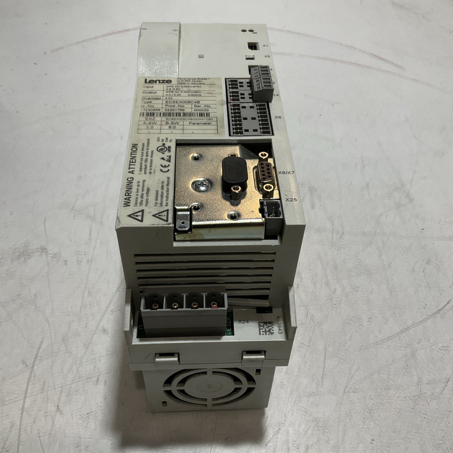 LENZE ECSEA008C4B DRIVE VARIABLE FREQUENCY CONTROLLER INVERTER XE25