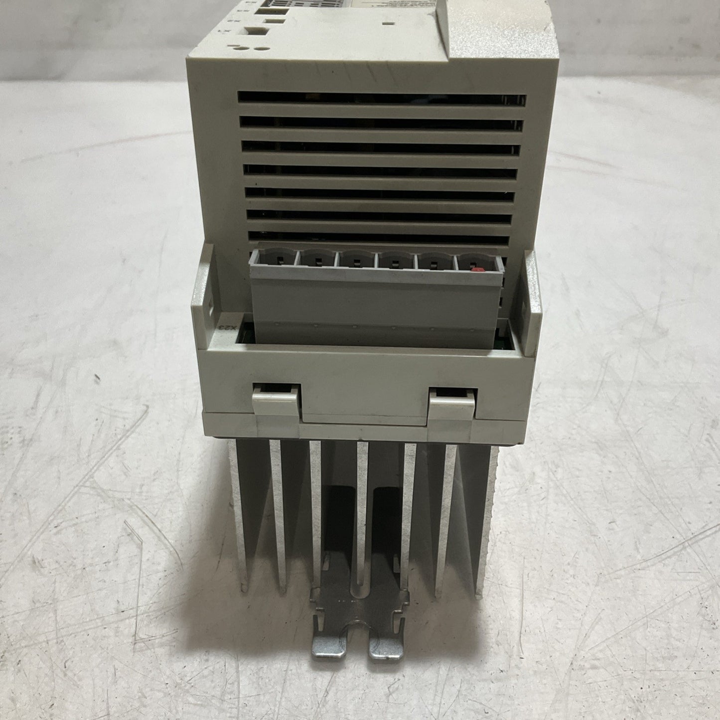 LENZE ECSEA008C4B SERVO DRIVE VARIABLE FREQUENCY CONTROLLER INVERTER XE25