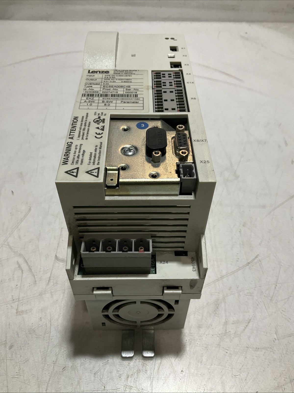 LENZE ECSEA008C4B DRIVE VARIABLE FREQUENCY CONTROLLER INVENTER XE25
