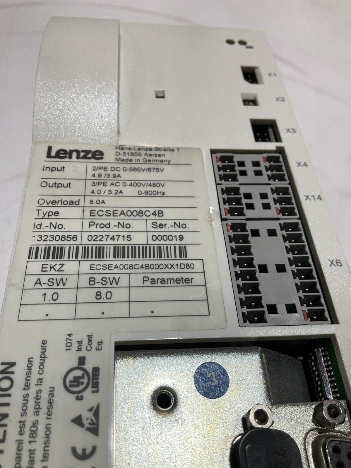 LENZE ECSEA008C4B DRIVE VARIABLE FREQUENCY CONTROLLER INVENTER XE25