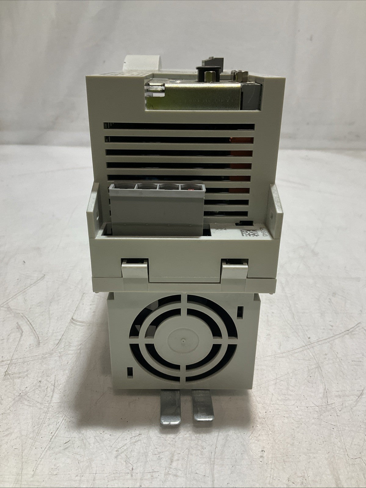 LENZE ECSEA008C4B DRIVE VARIABLE FREQUENCY CONTROLLER INVERTER XE25