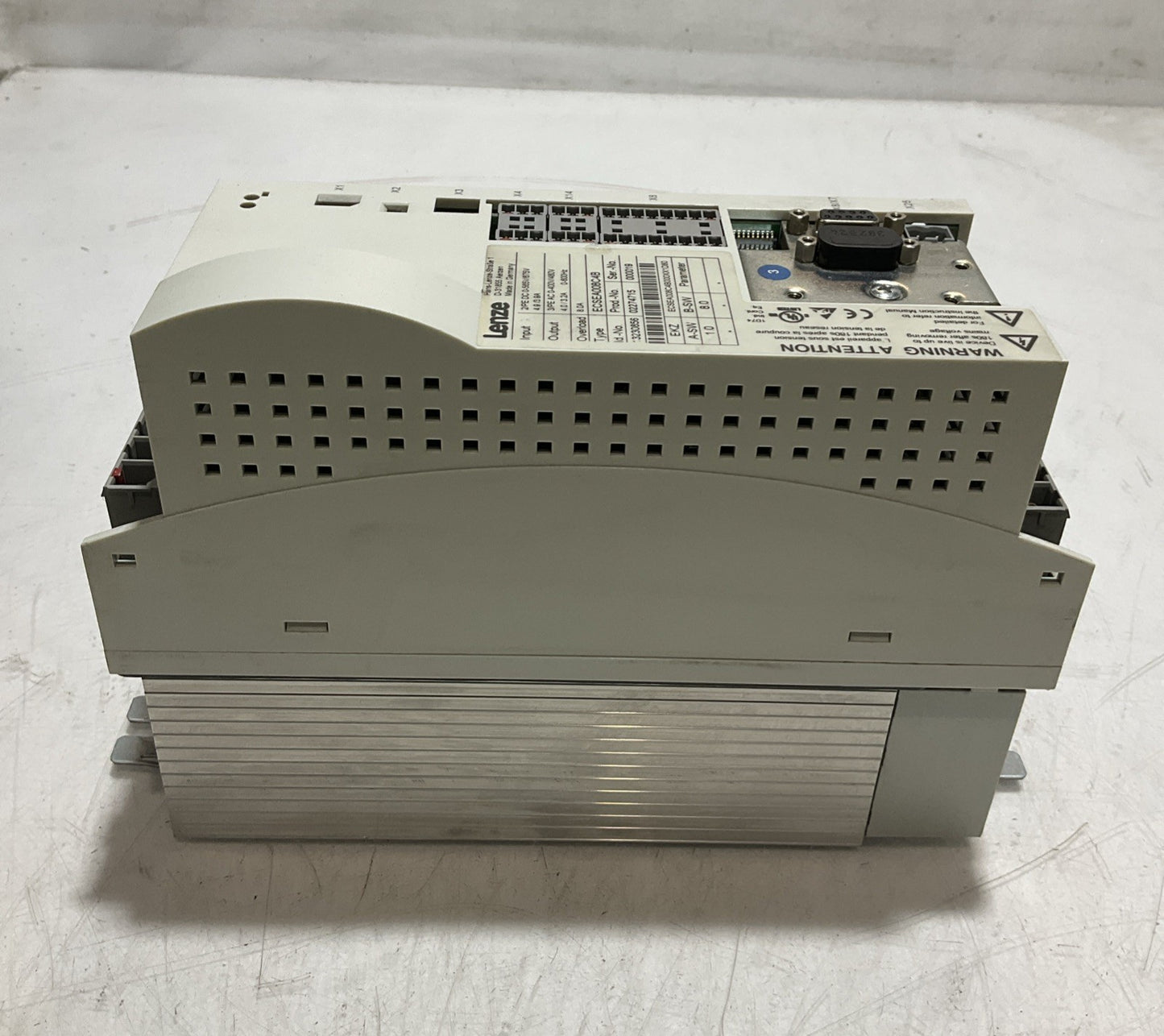 LENZE ECSEA008C4B DRIVE VARIABLE FREQUENCY CONTROLLER INVENTER XE25
