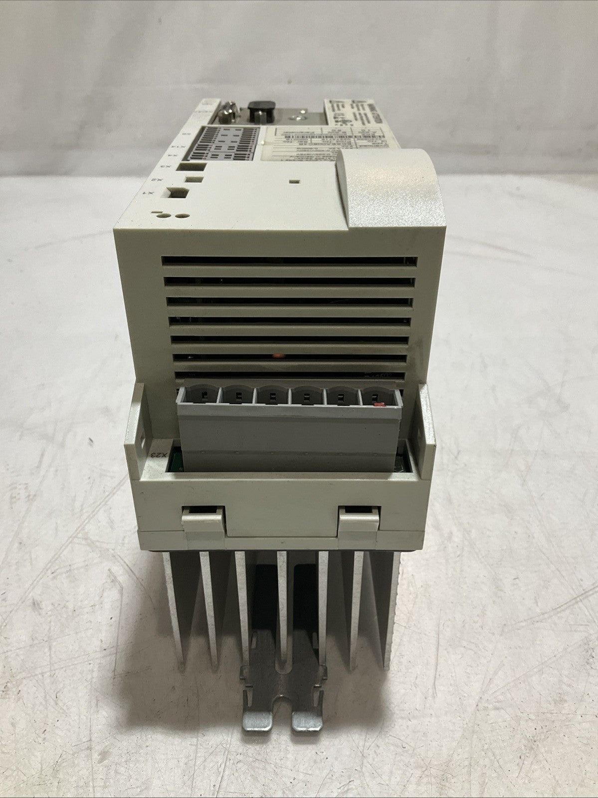 LENZE ECSEA008C4B DRIVE VARIABLE FREQUENCY CONTROLLER INVENTER XE25