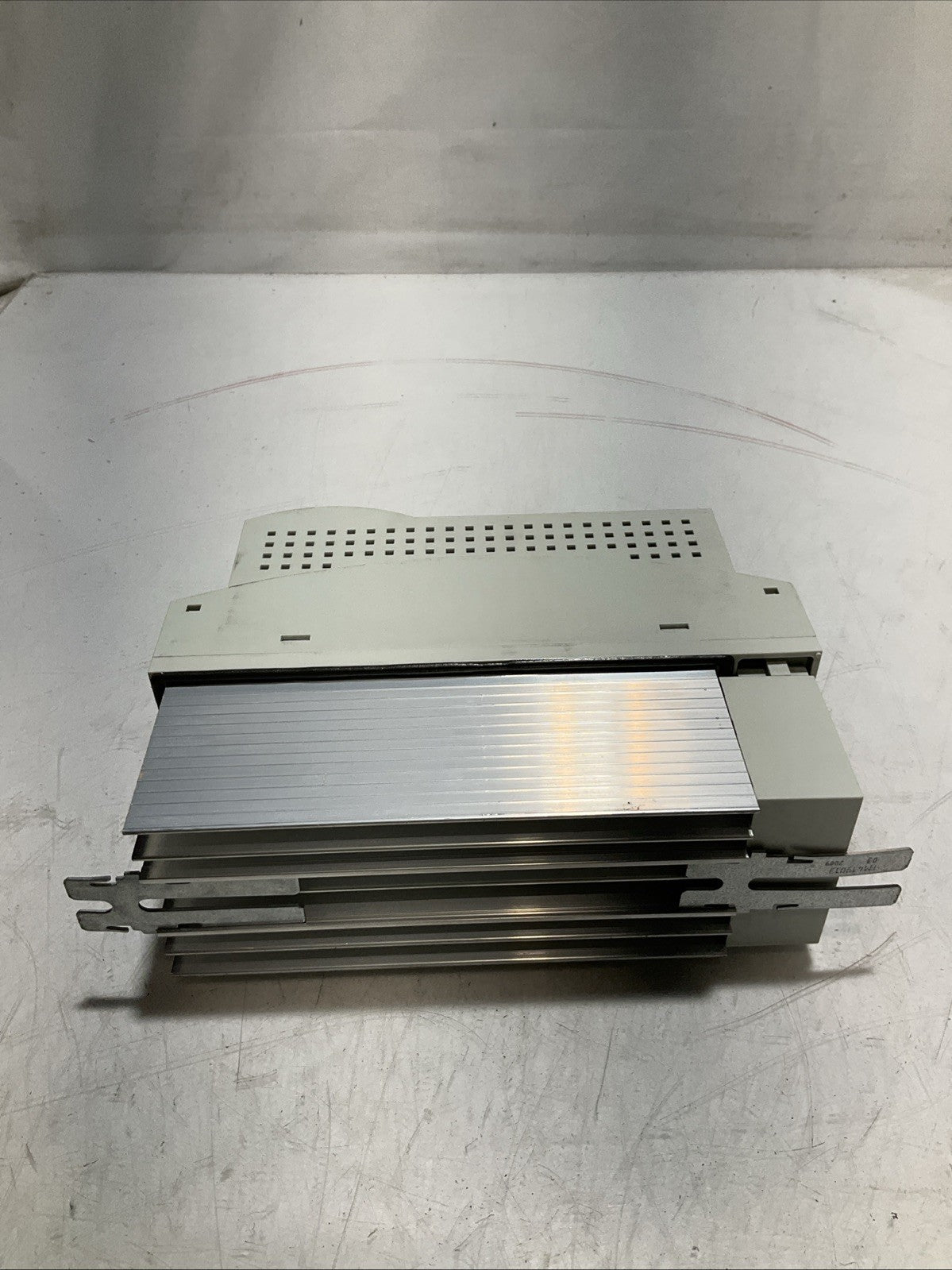 LENZE ECSEA008C4B DRIVE VARIABLE FREQUENCY CONTROLLER INVERTER XE25