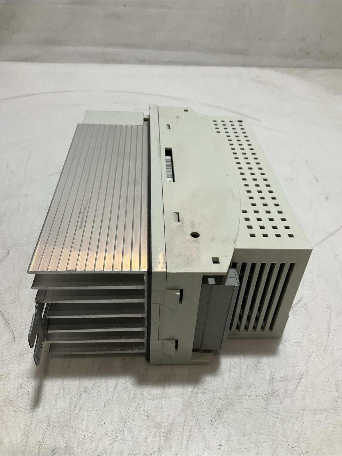 LENZE ECSEA008C4B DRIVE VARIABLE FREQUENCY CONTROLLER INVENTER XE25