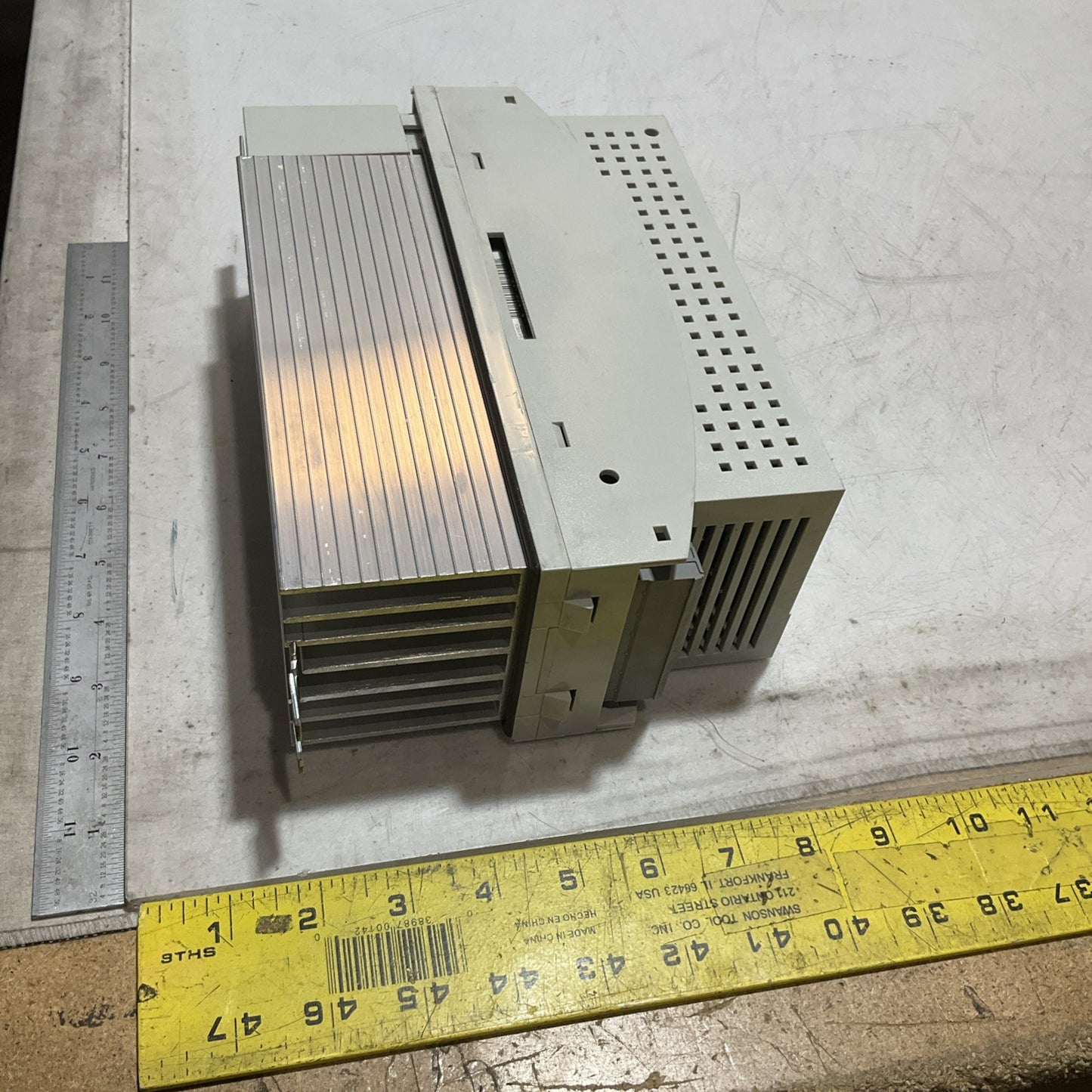LENZE ECSEA008C4B SERVO DRIVE VARIABLE FREQUENCY CONTROLLER INVERTER XE25