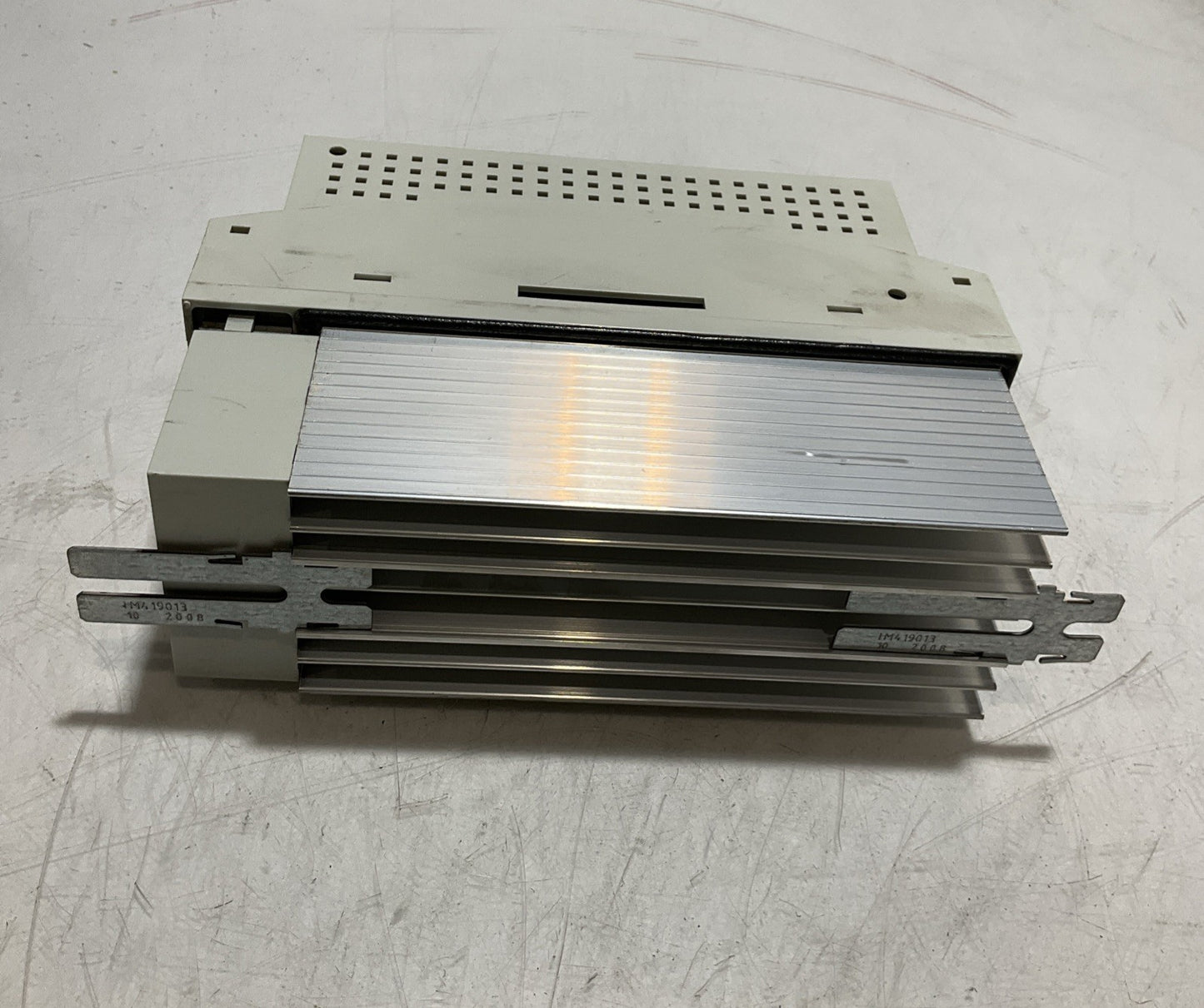LENZE ECSEA008C4B DRIVE VARIABLE FREQUENCY CONTROLLER INVENTER XE25