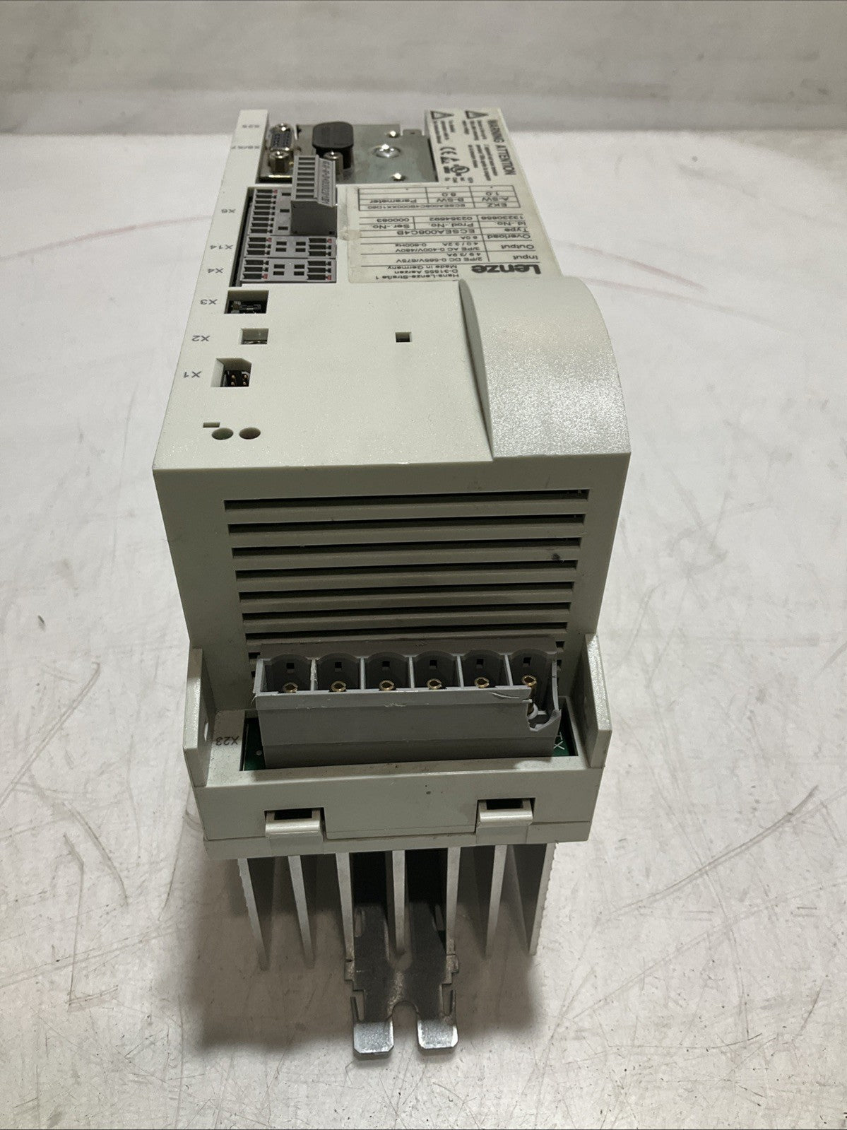 LENZE ECSEA008C4B DRIVE VARIABLE FREQUENCY CONTROLLER INVERTER XE25