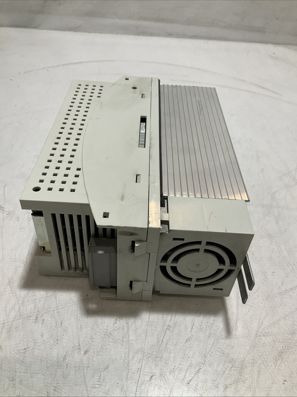 LENZE ECSEA008C4B DRIVE VARIABLE FREQUENCY CONTROLLER INVENTER XE25