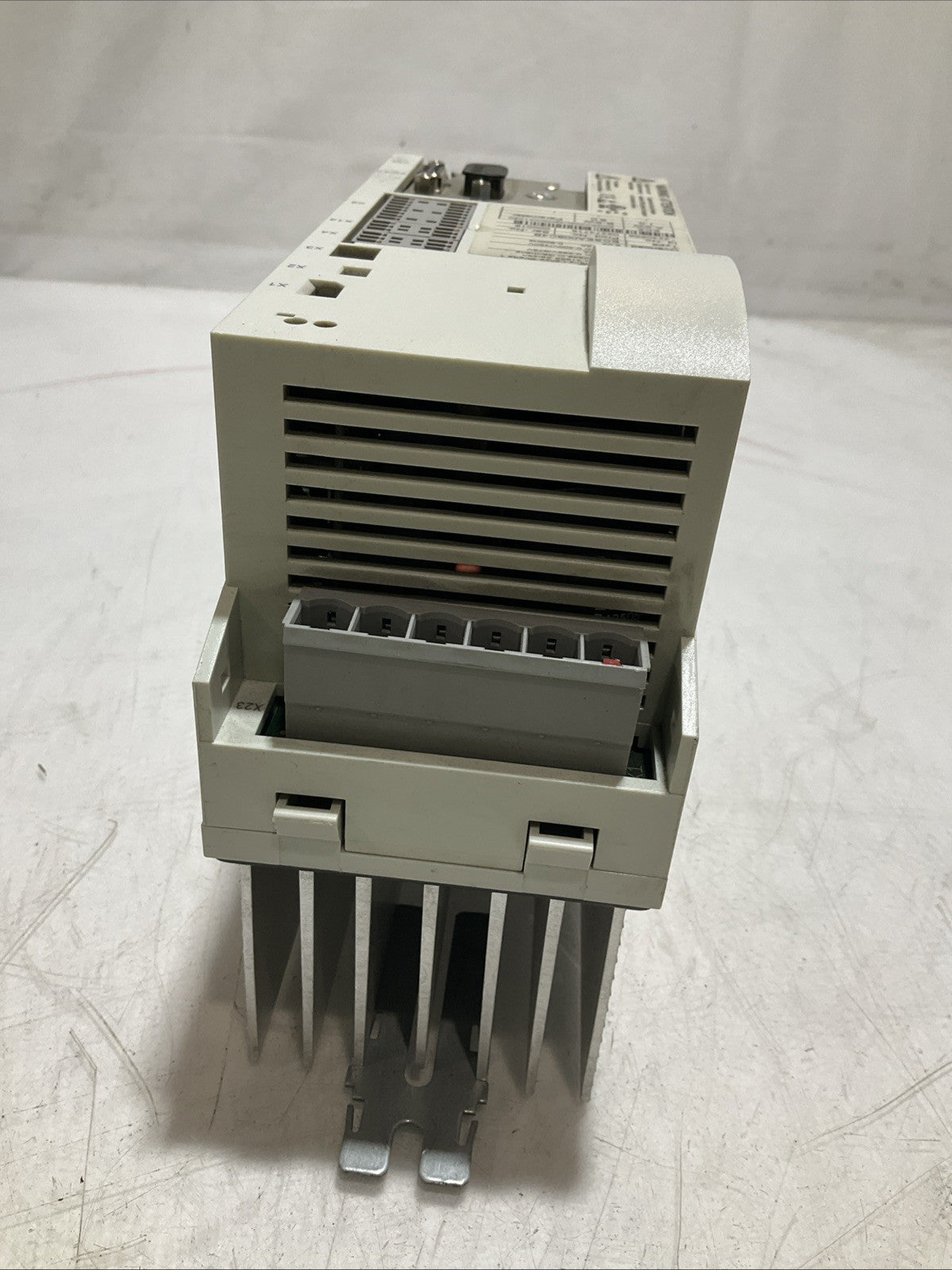 LENZE ECSEA008C4B DRIVE VARIABLE FREQUENCY CONTROLLER INVENTER XE25