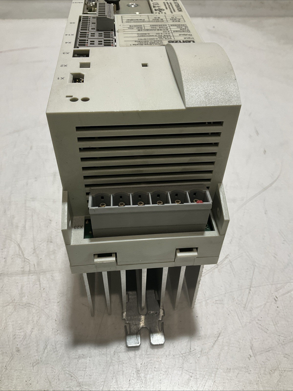 LENZE ECSEA008C4B DRIVE VARIABLE FREQUENCY CONTROLLER INVERTER XE25