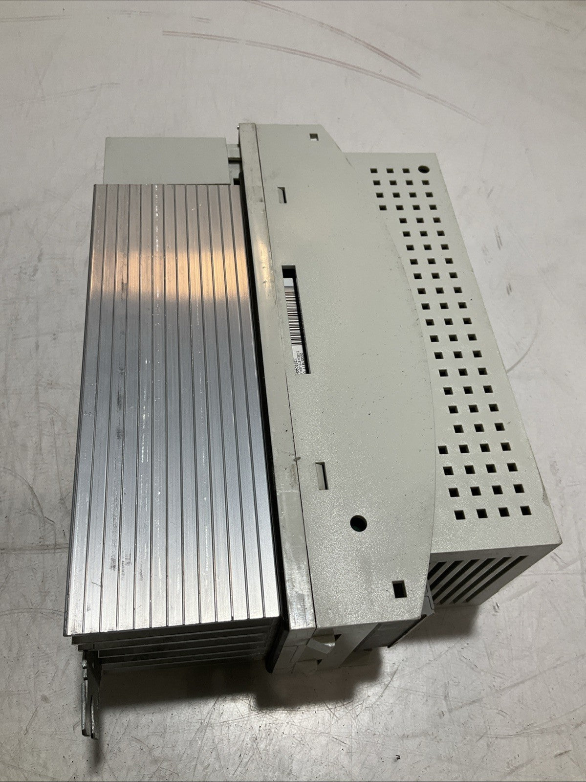 LENZE ECSEA008C4B DRIVE VARIABLE FREQUENCY CONTROLLER INVERTER XE25