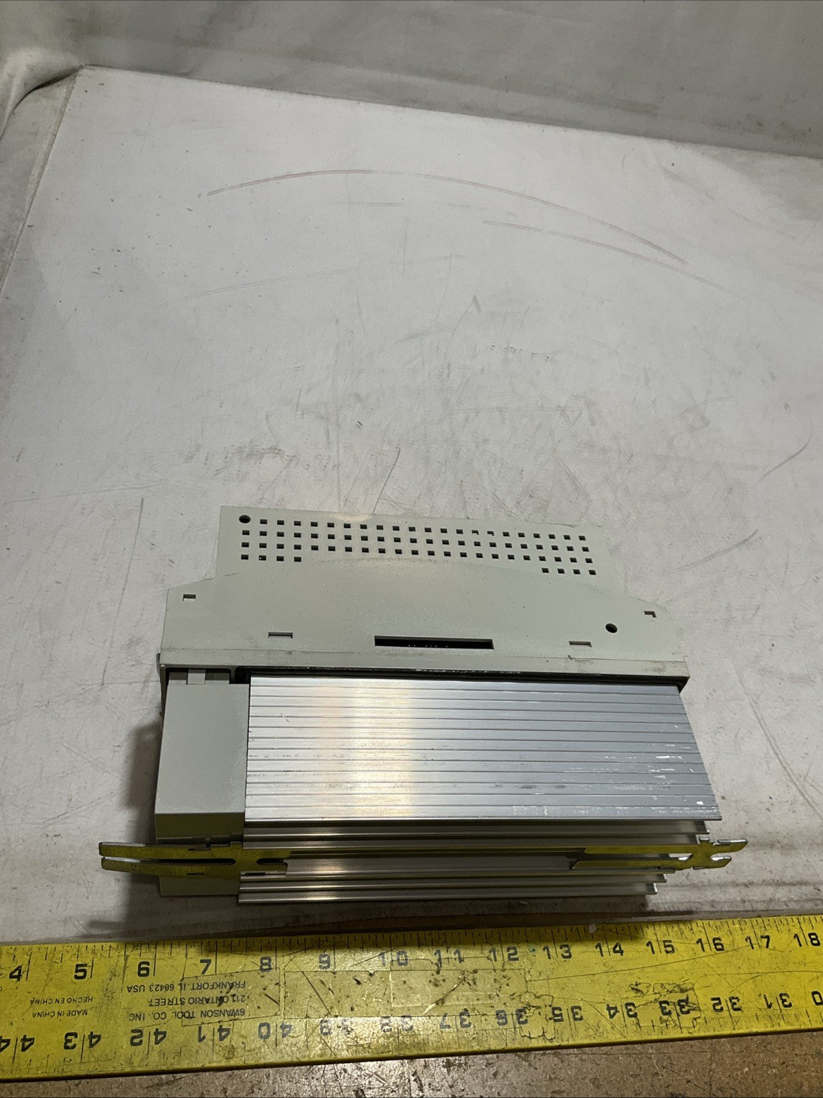 LENZE ECSEA008C4B DRIVE VARIABLE FREQUENCY CONTROLLER INVERTER XE25