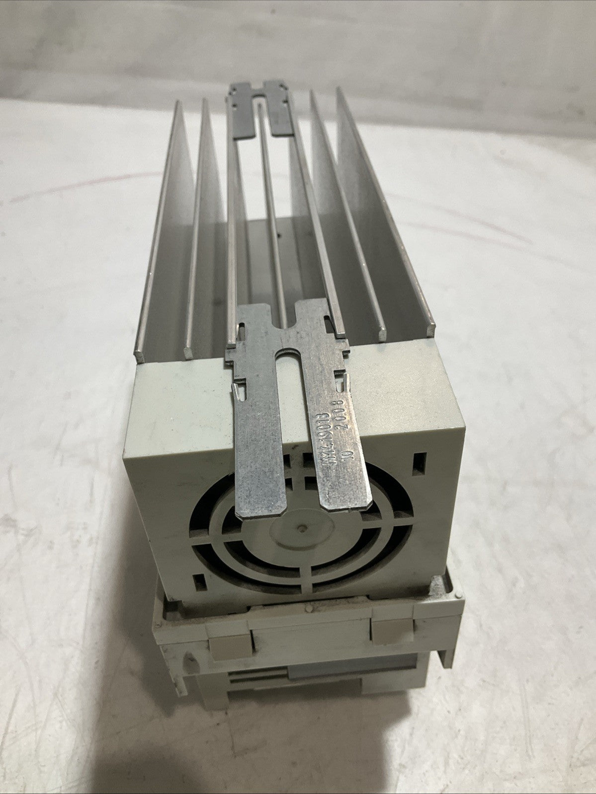 LENZE ECSEA008C4B DRIVE VARIABLE FREQUENCY CONTROLLER INVENTER XE25