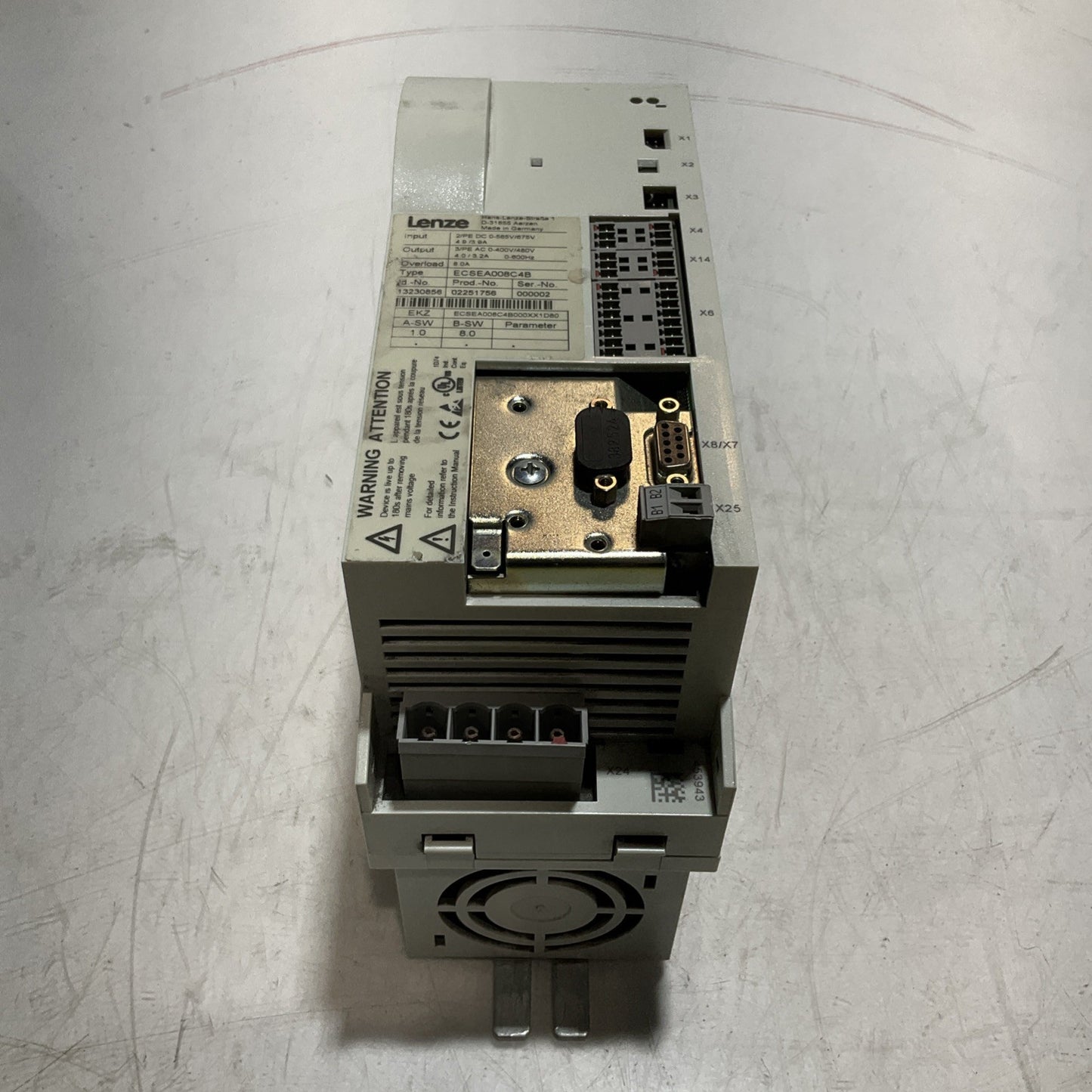 LENZE ECSEA008C4B DRIVE VARIABLE FREQUENCY CONTROLLER INVERTER XE25