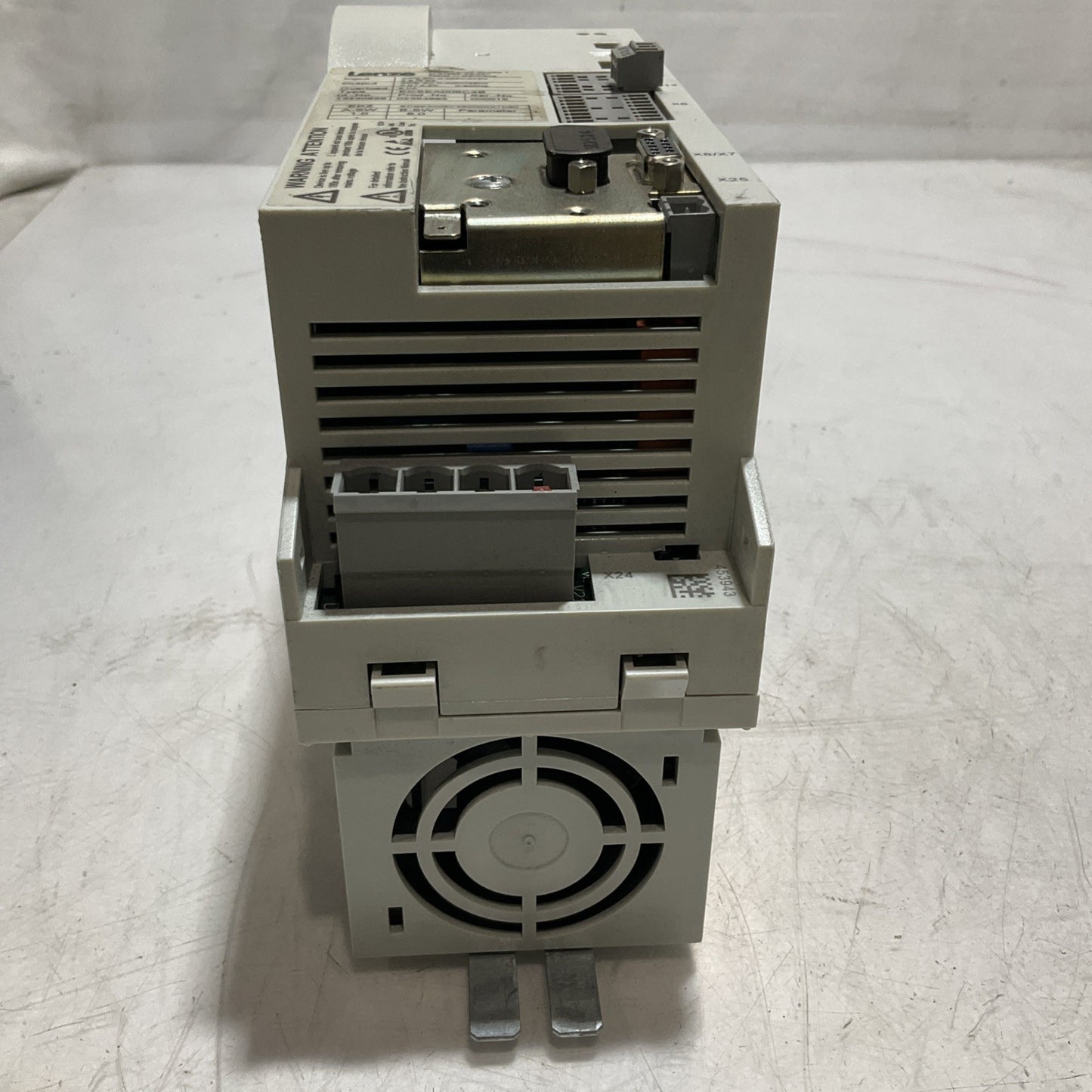 LENZE ECSEA008C4B DRIVE VARIABLE FREQUENCY CONTROLLER INVERTER XE25