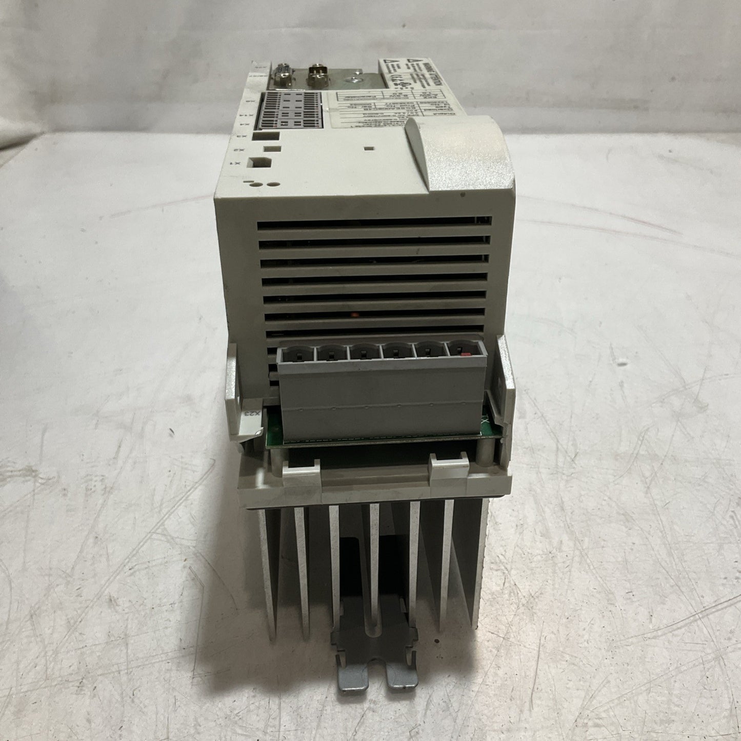 LENZE ECSEA008C4B DRIVE VARIABLE FREQUENCY CONTROLLER INVERTER XE25