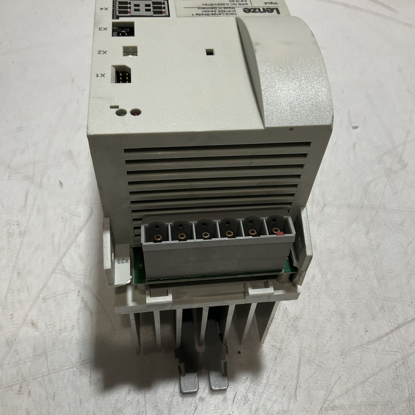 LENZE ECSEA008C4B DRIVE VARIABLE FREQUENCY CONTROLLER INVERTER XE25