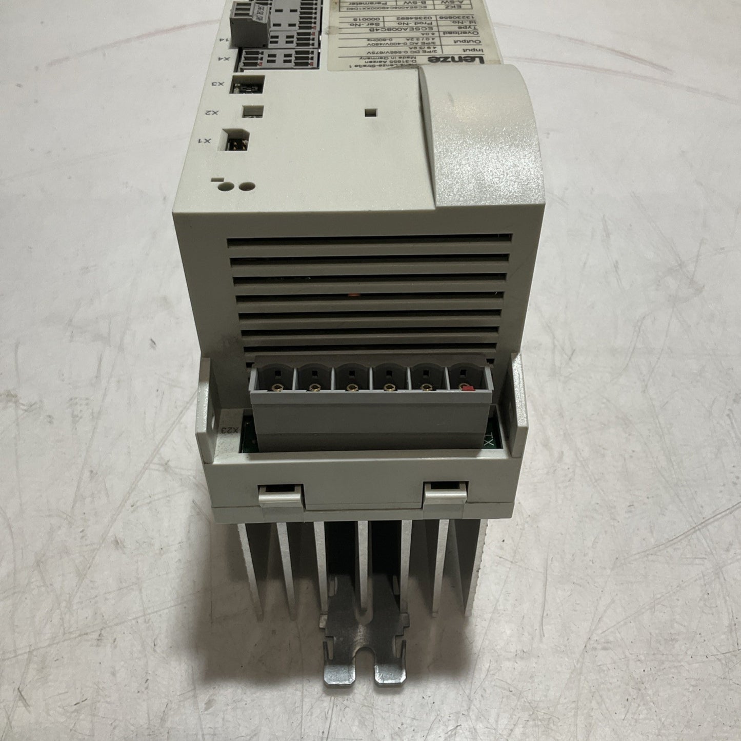 LENZE ECSEA008C4B DRIVE VARIABLE FREQUENCY CONTROLLER INVERTER XE25